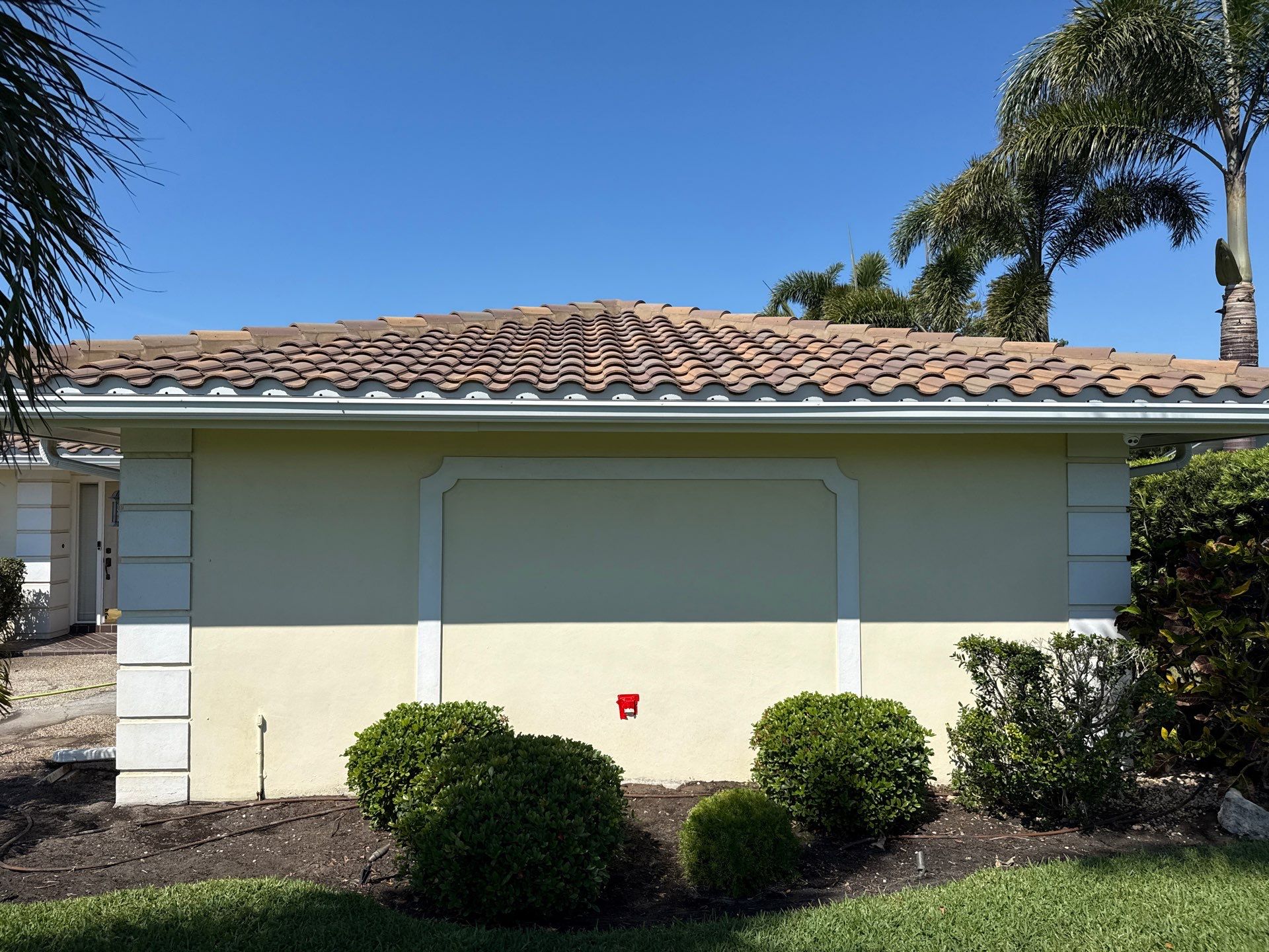 Concrete Tile Roof Cleaning in Village Green – Bradenton, FL | No Walking on Tiles! by Sunshine AquaWash