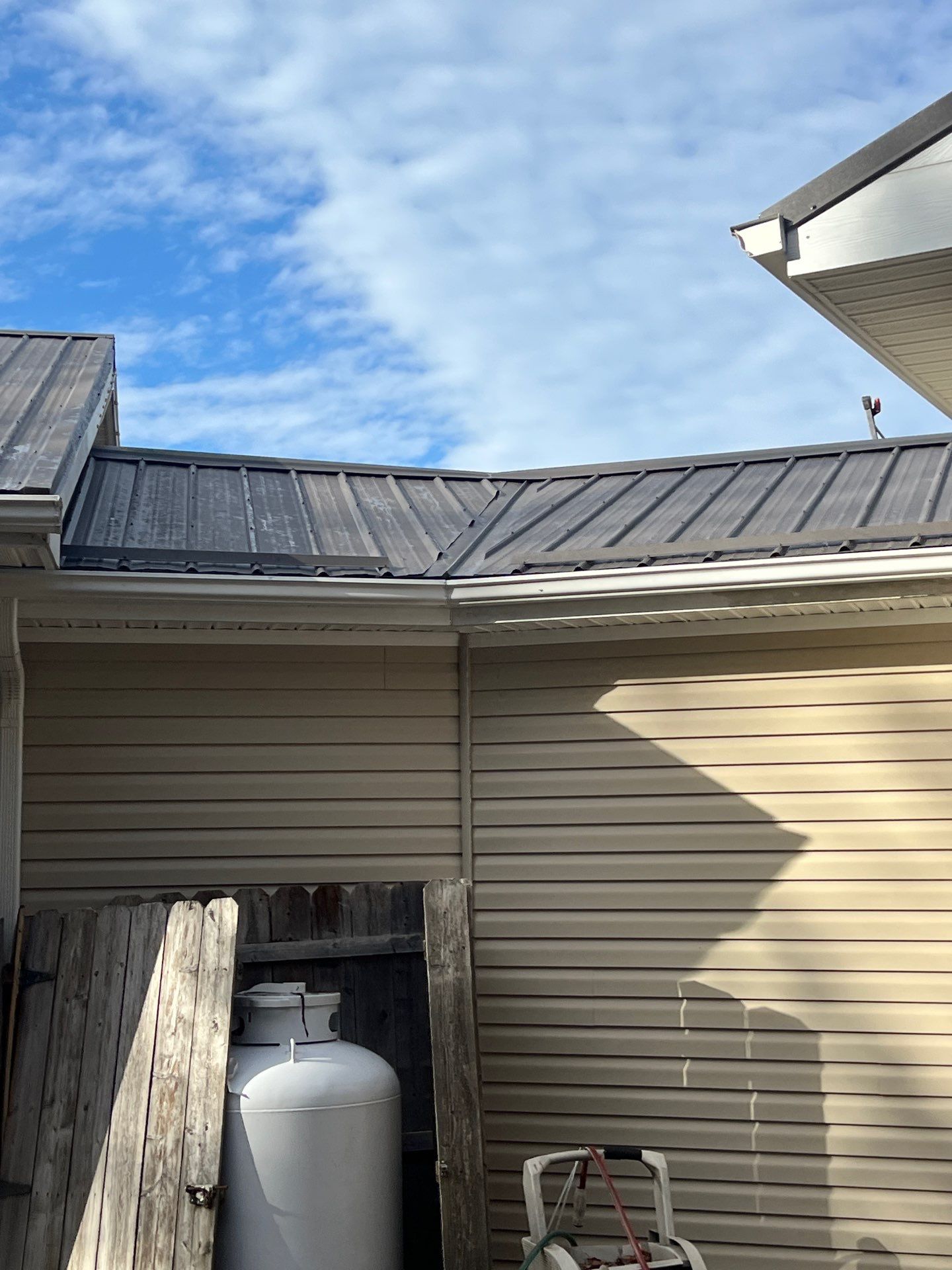 Beam Residence by Omnia Roofing