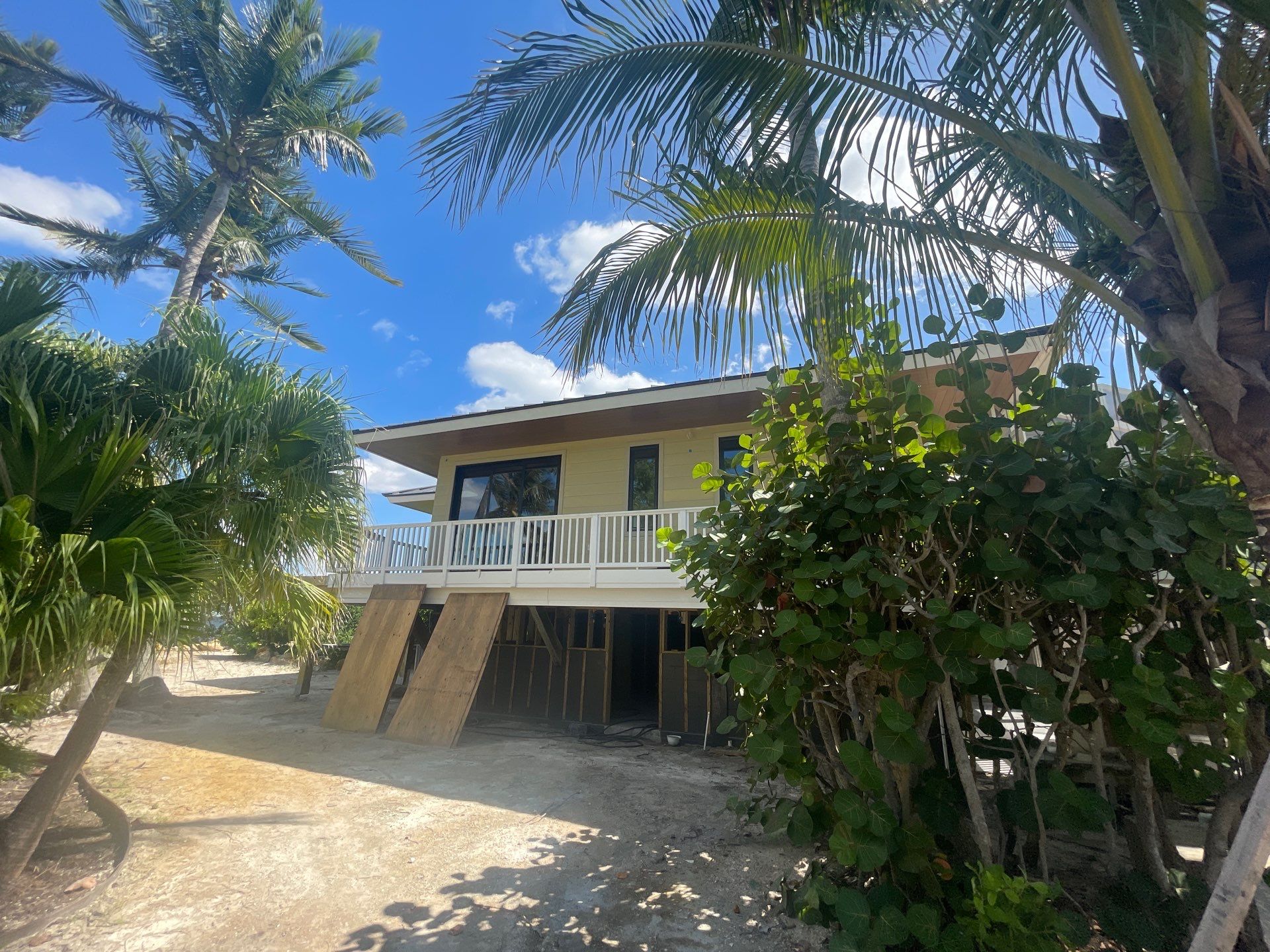 7-Inch Smooth Box Seamless Gutters using Seamless Gutters and Metal Fascia in Sanibel FL by Gutter Professors
