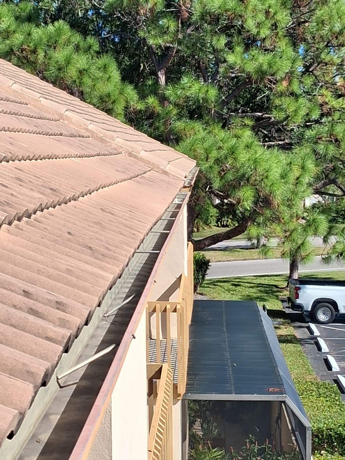 Gutter Cleaning Service in Sarasota FL by Gutter Professors