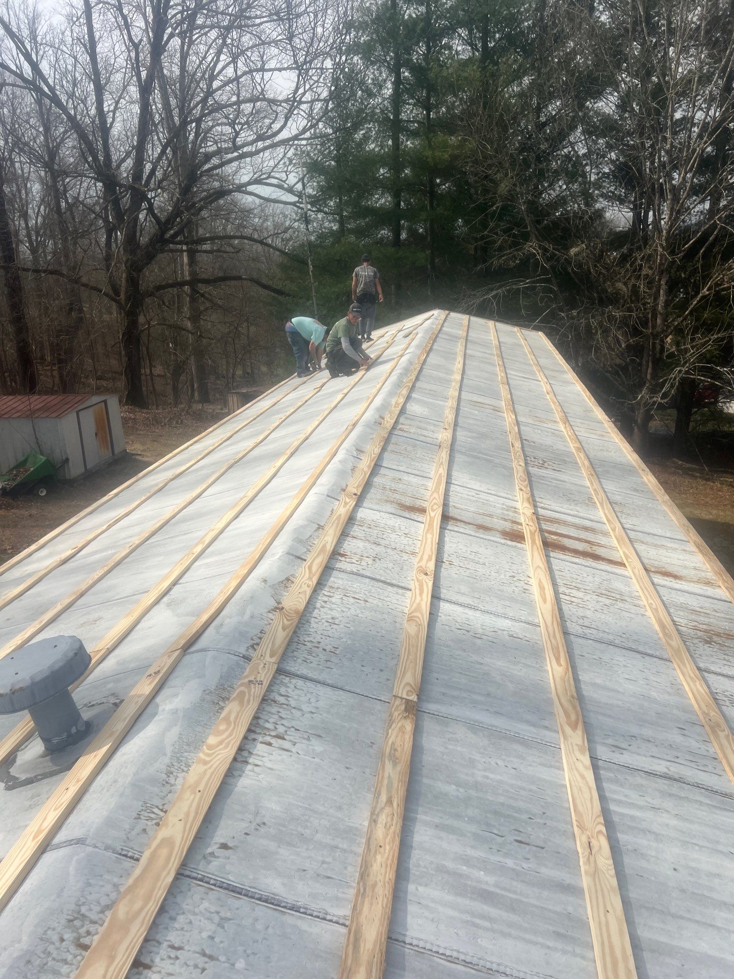 Textured Charcoal Gray using 29 Gauge AG Panel by Omnia Roofing