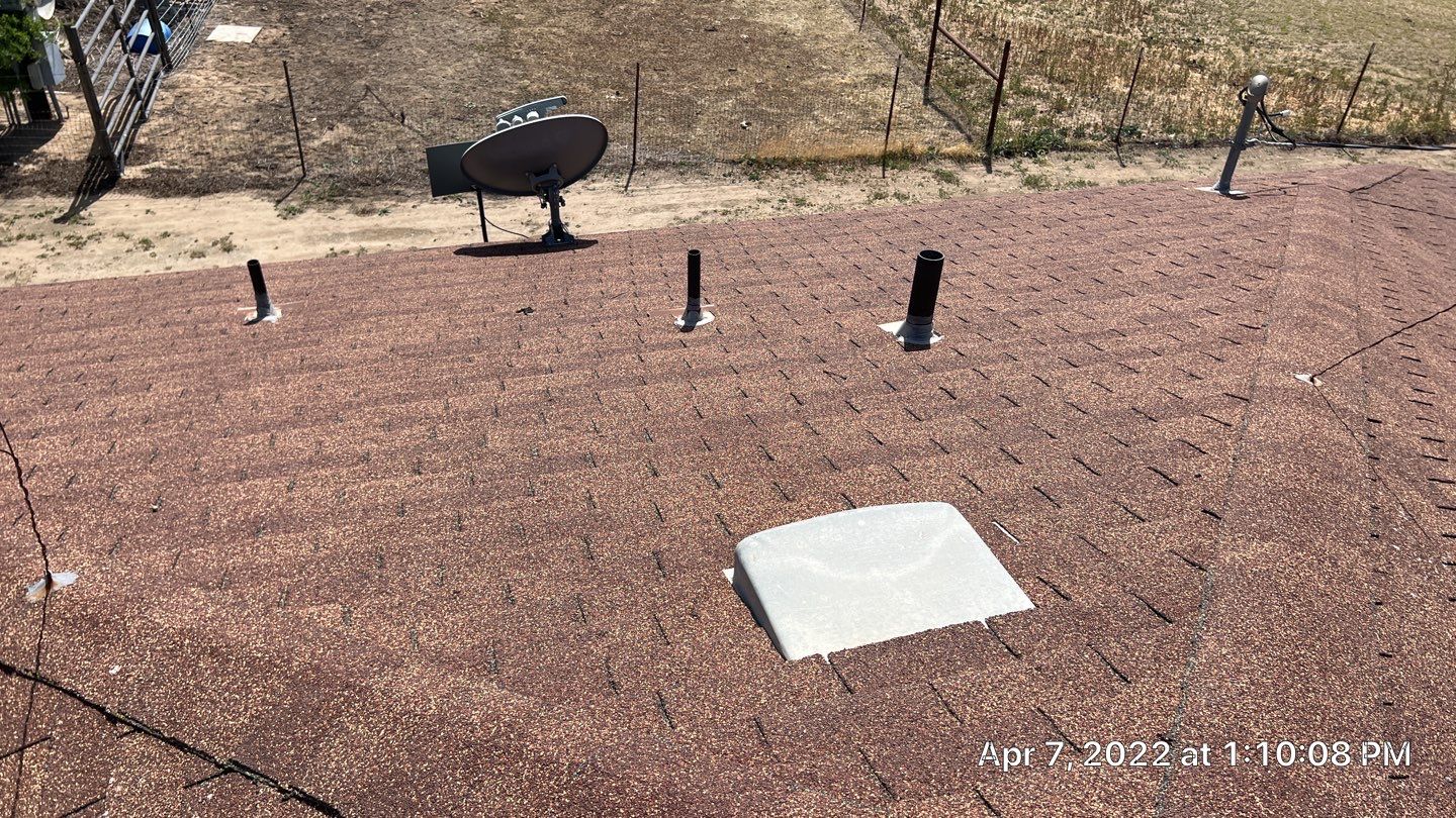 Metal roofing installation using Standing seam metal roofing system by Straight Edge Roofing Inc