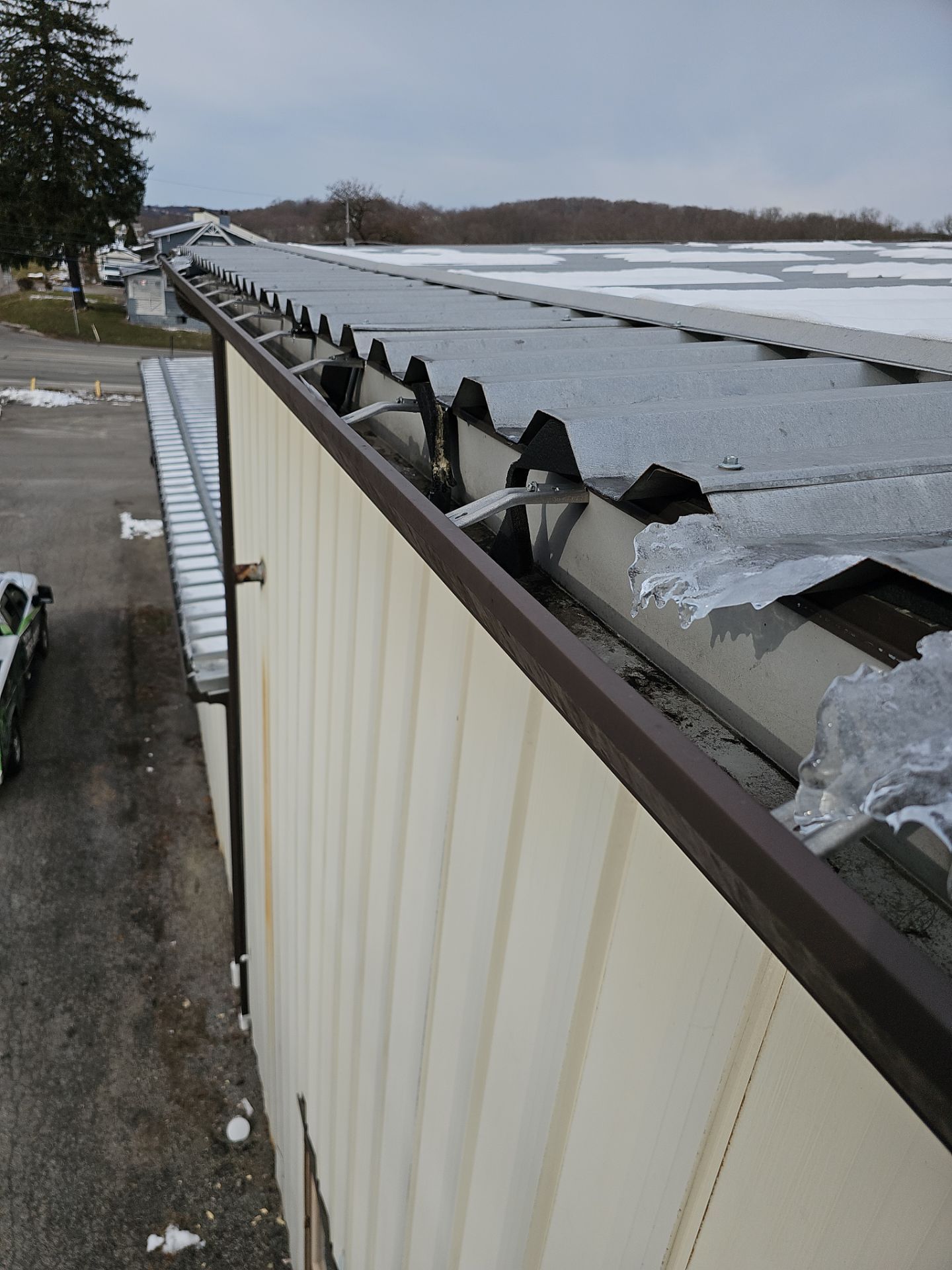 HP Starr For Lezzer Lumber  by 768 ROOF, LLC.