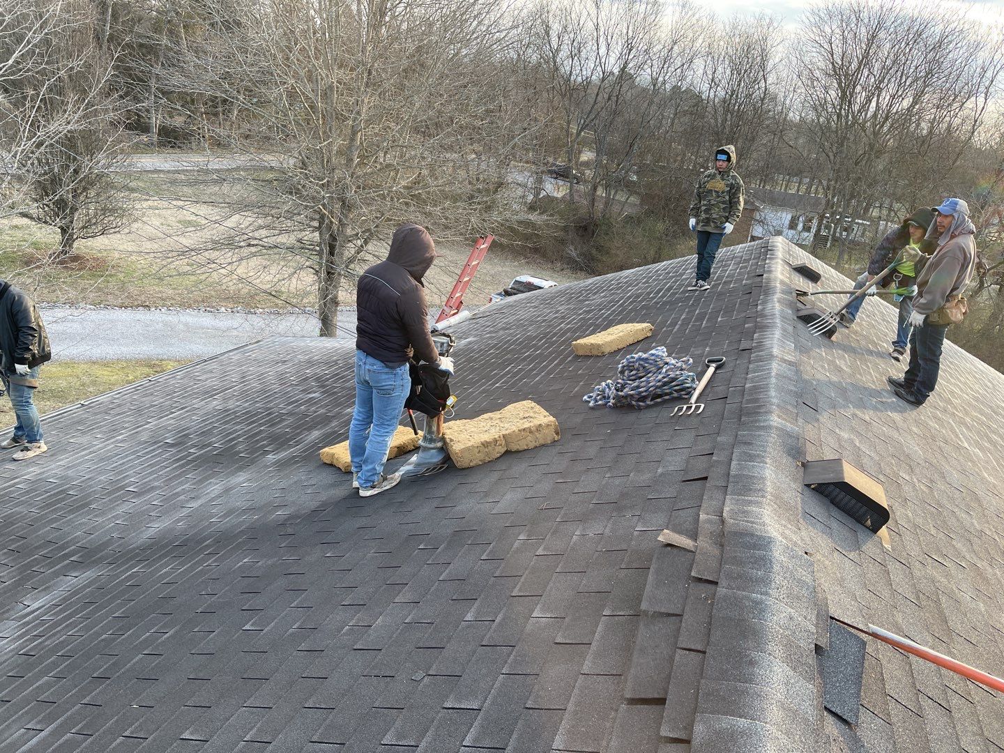 Residential Roofing Installation using Owens Corning Oakridge Roofing System by Undersun Roofing 