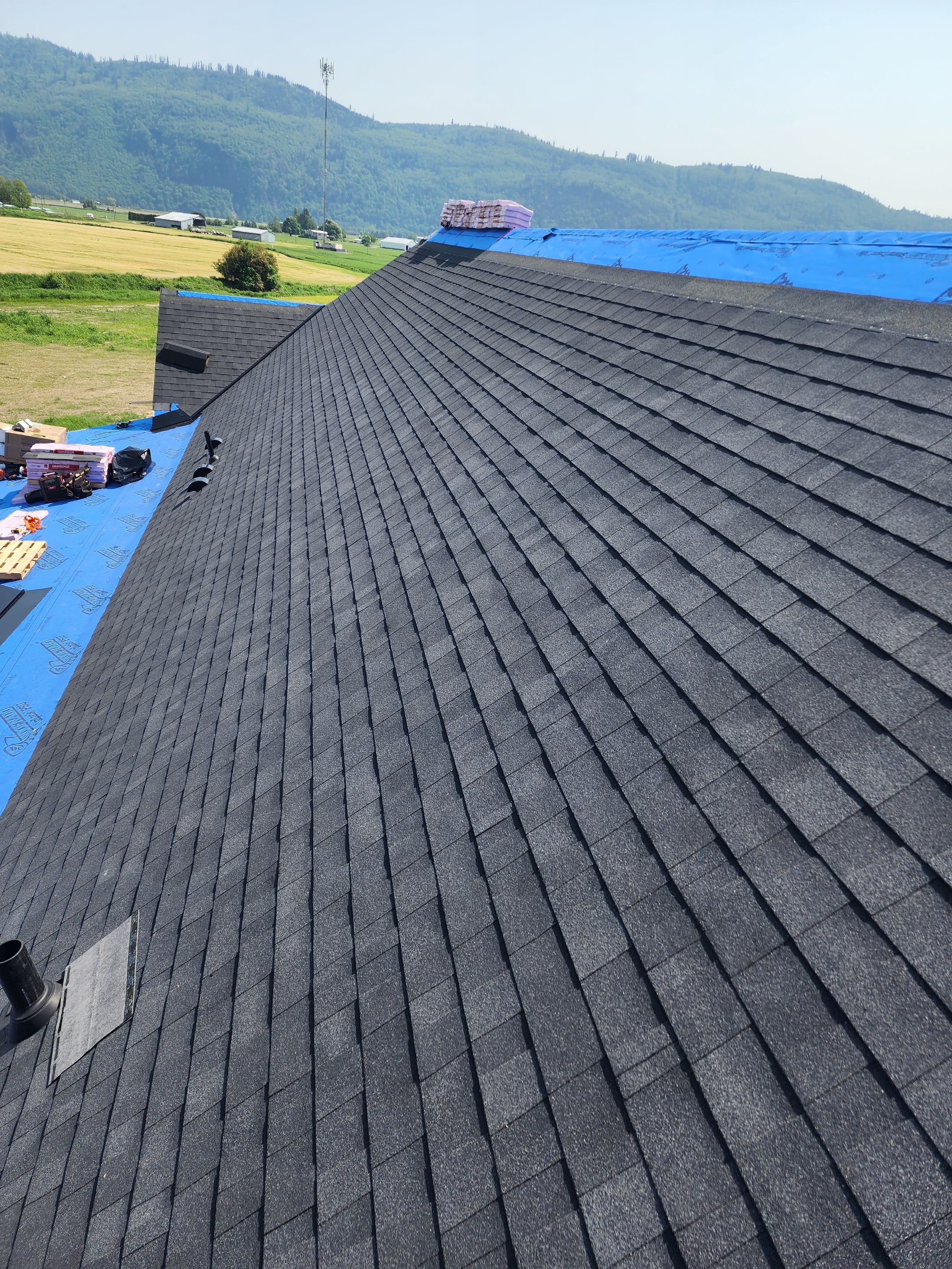 Residential Roofing Installation using OC Oakridge shingles by Top Notch Roofing Inc
