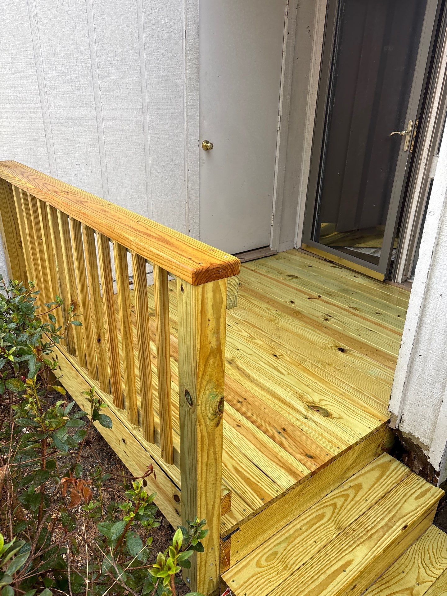 Wood Deck using Wood Sealant by DuraSeal