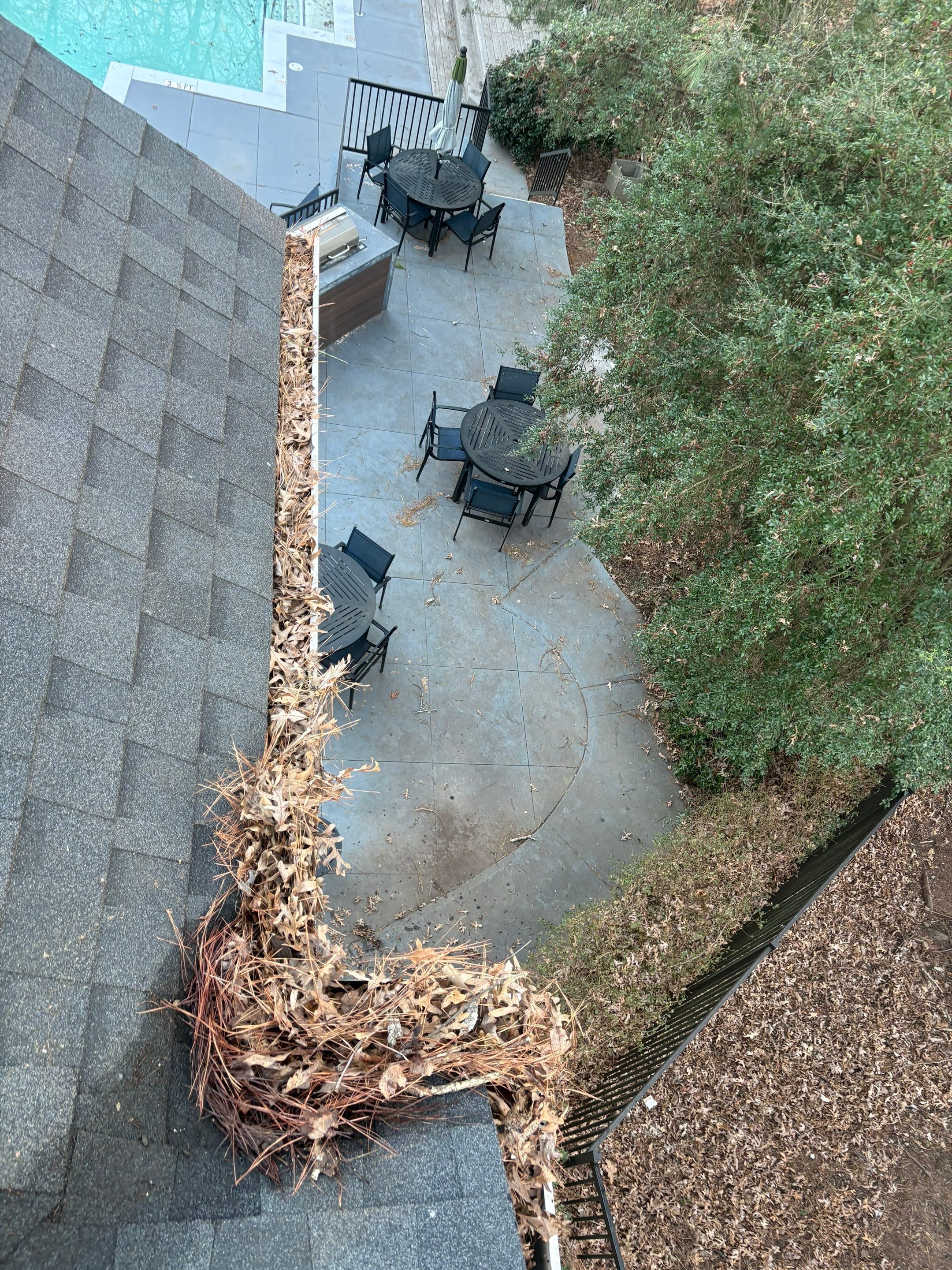 HOA gutter cleaning before photo