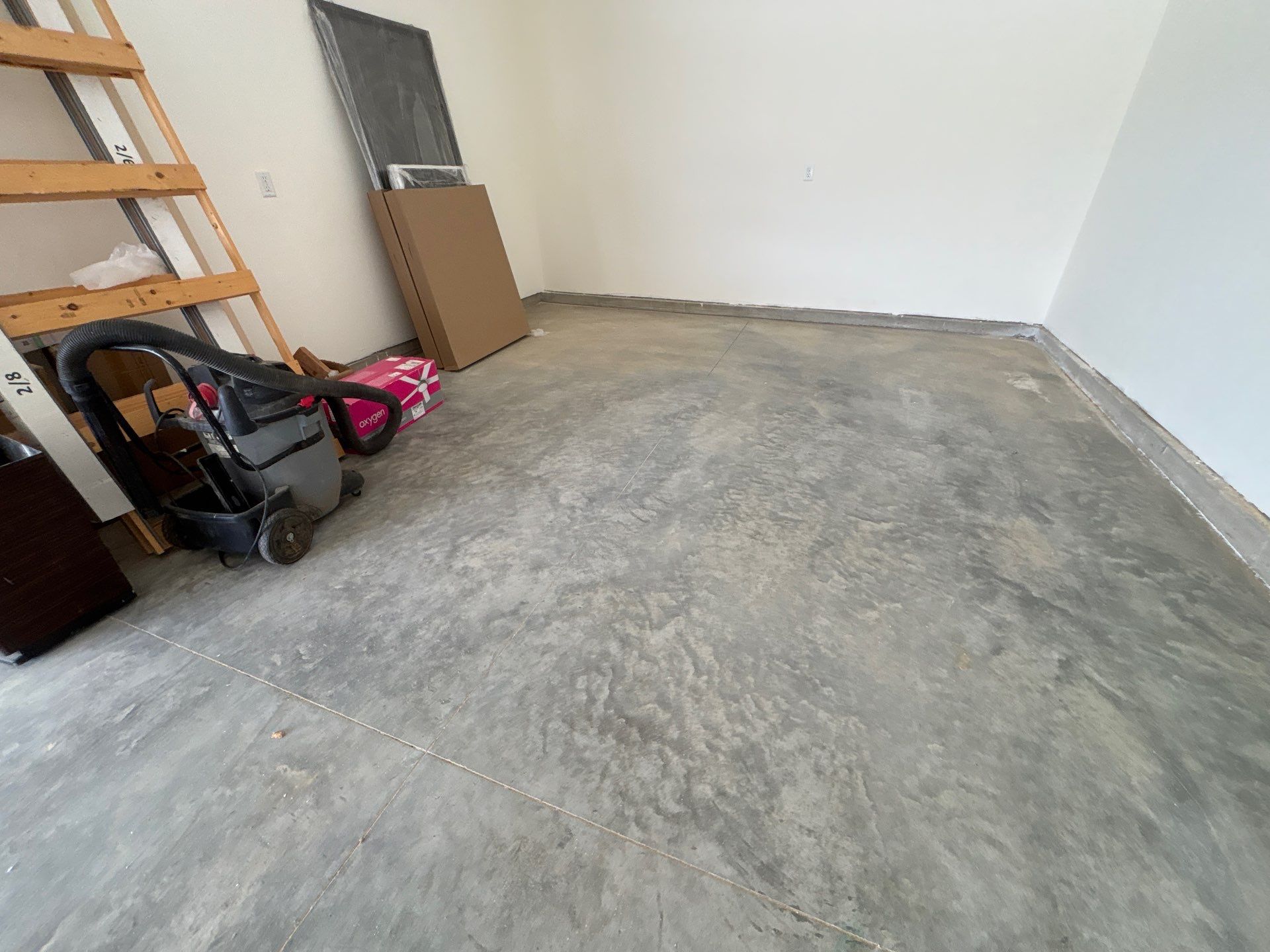 Sioux Falls Garage Floor Transformation with Gray Decorative Flake Coating by Select Painting, Coatings & Garage Cabinets