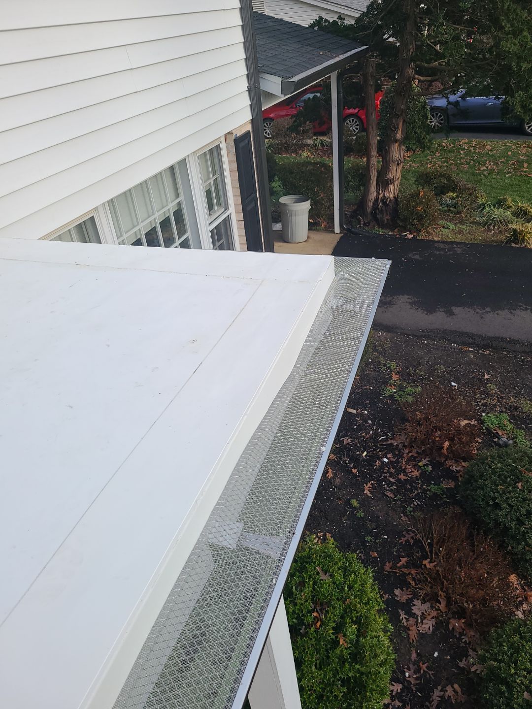 Springfield CertainTeed Charcoal Black Roof & CertainTeed Colonial White Siding by RM Banning, Inc.