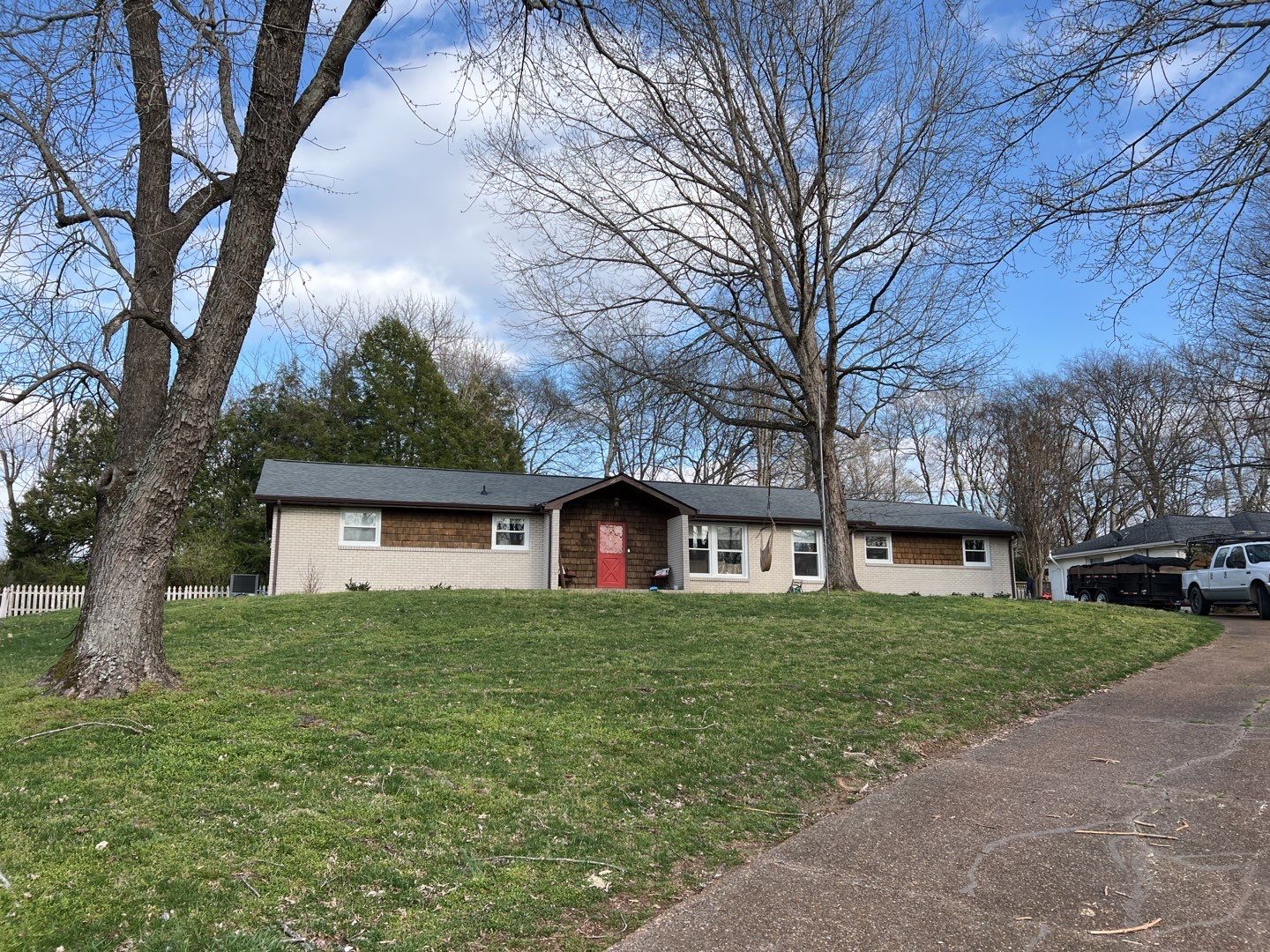 Residential Roofing Installation using Owens Corning Oakridge Roofing System by Undersun Roofing 
