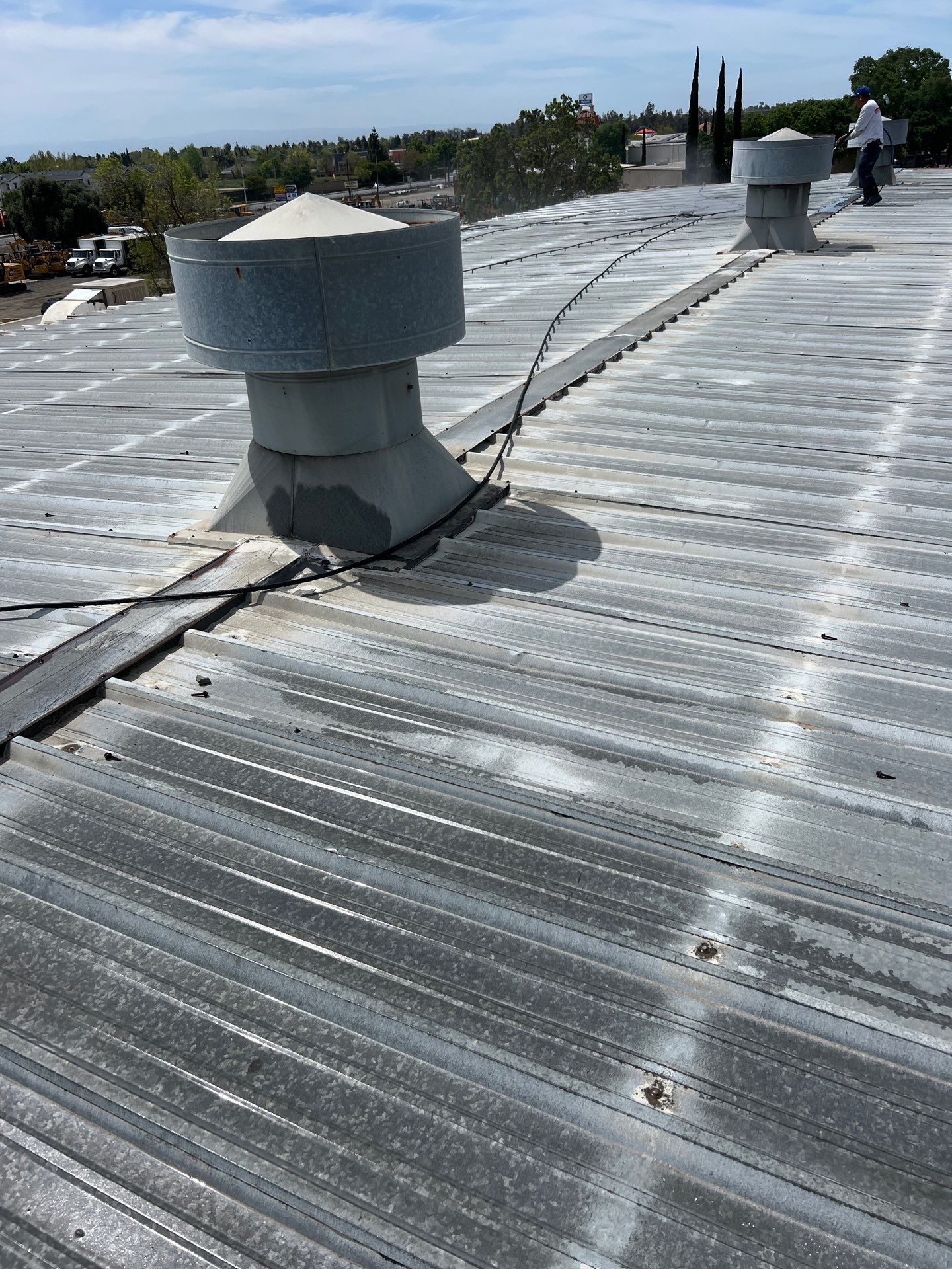 MR Roofing system using Conklin BenchPly system with PUMA top coat by Straight Edge Roofing Inc
