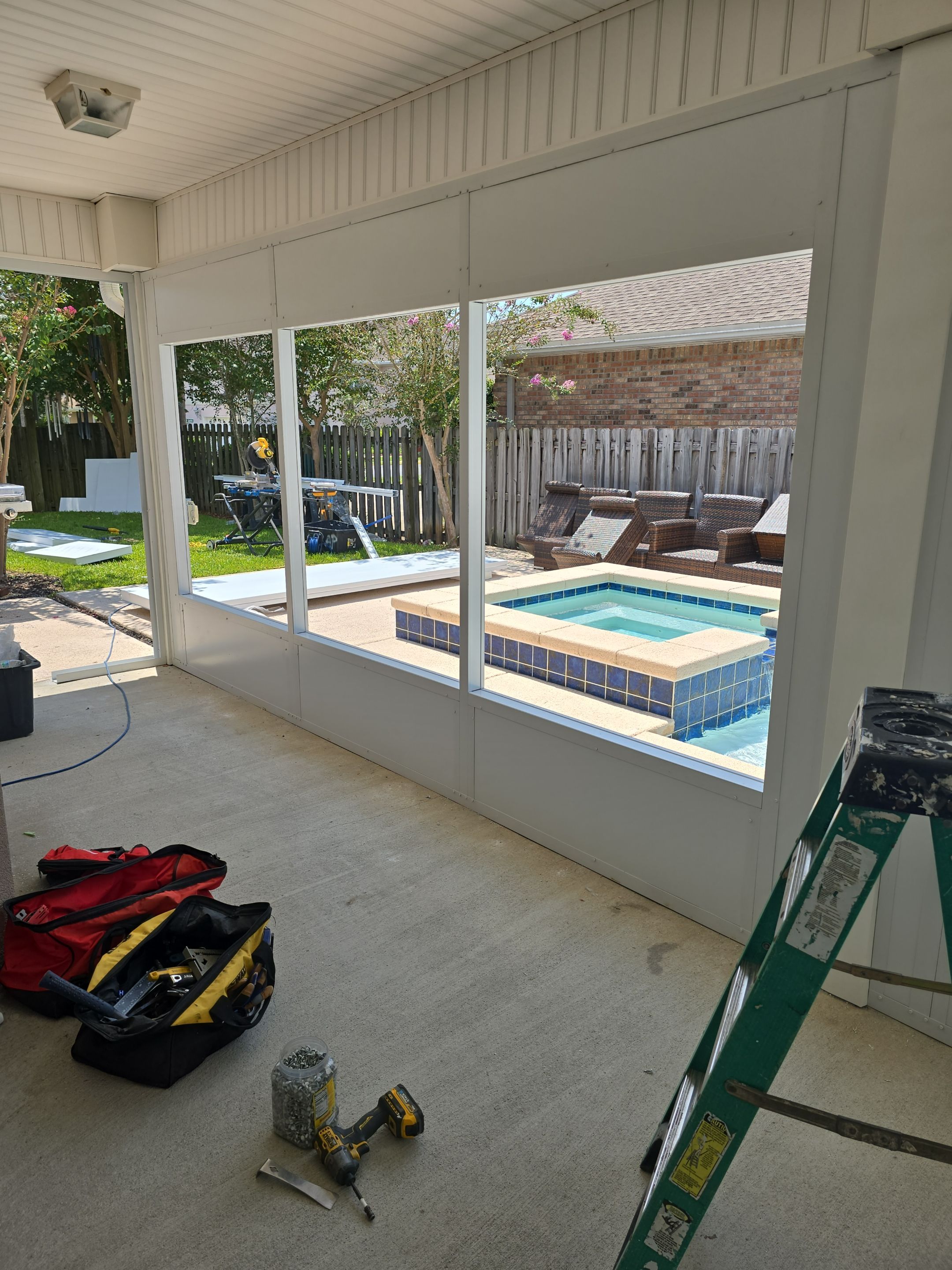 Poolside Glass Under in Fort Walton Beach by Titan Sunrooms