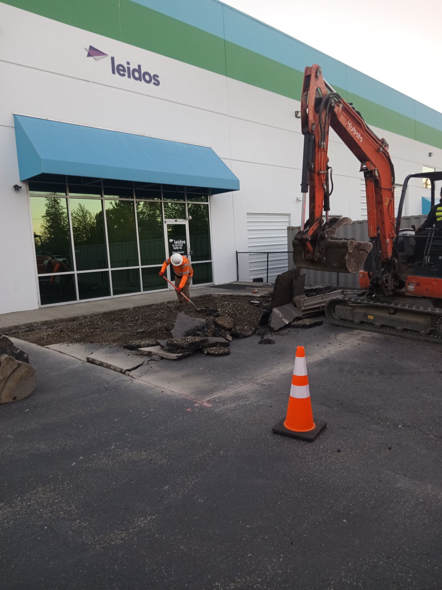 Commercial Sealcoat & Asphalt Patch Repair | Lynnwood  by Jireh Asphalt & Concrete Inc 