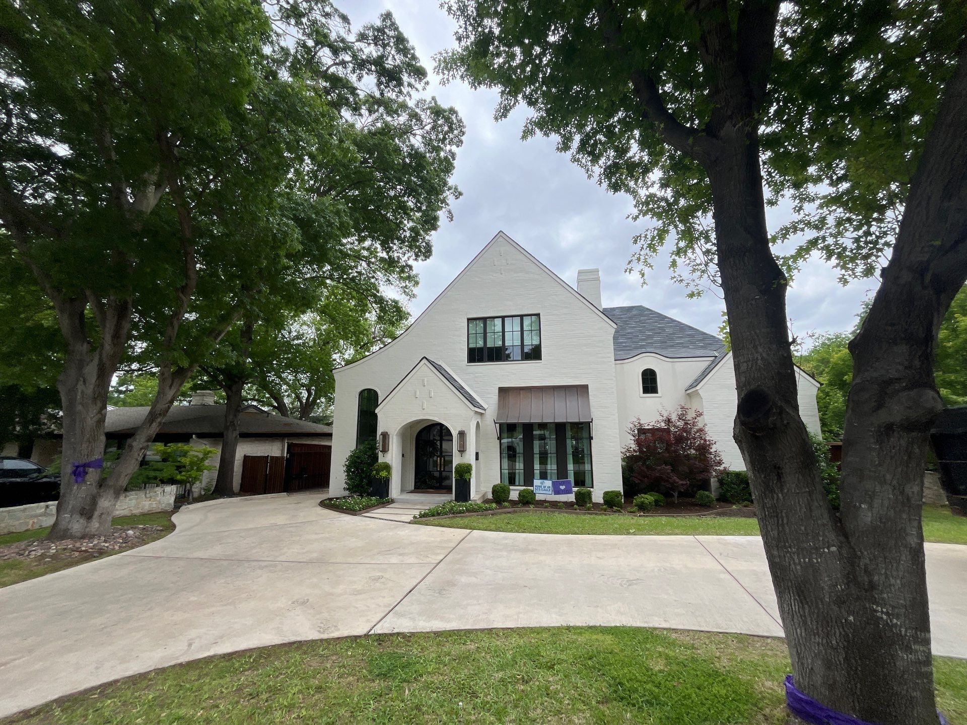 White brick with GAF Slateline English Grey by Tejas Roofworks + Restoration