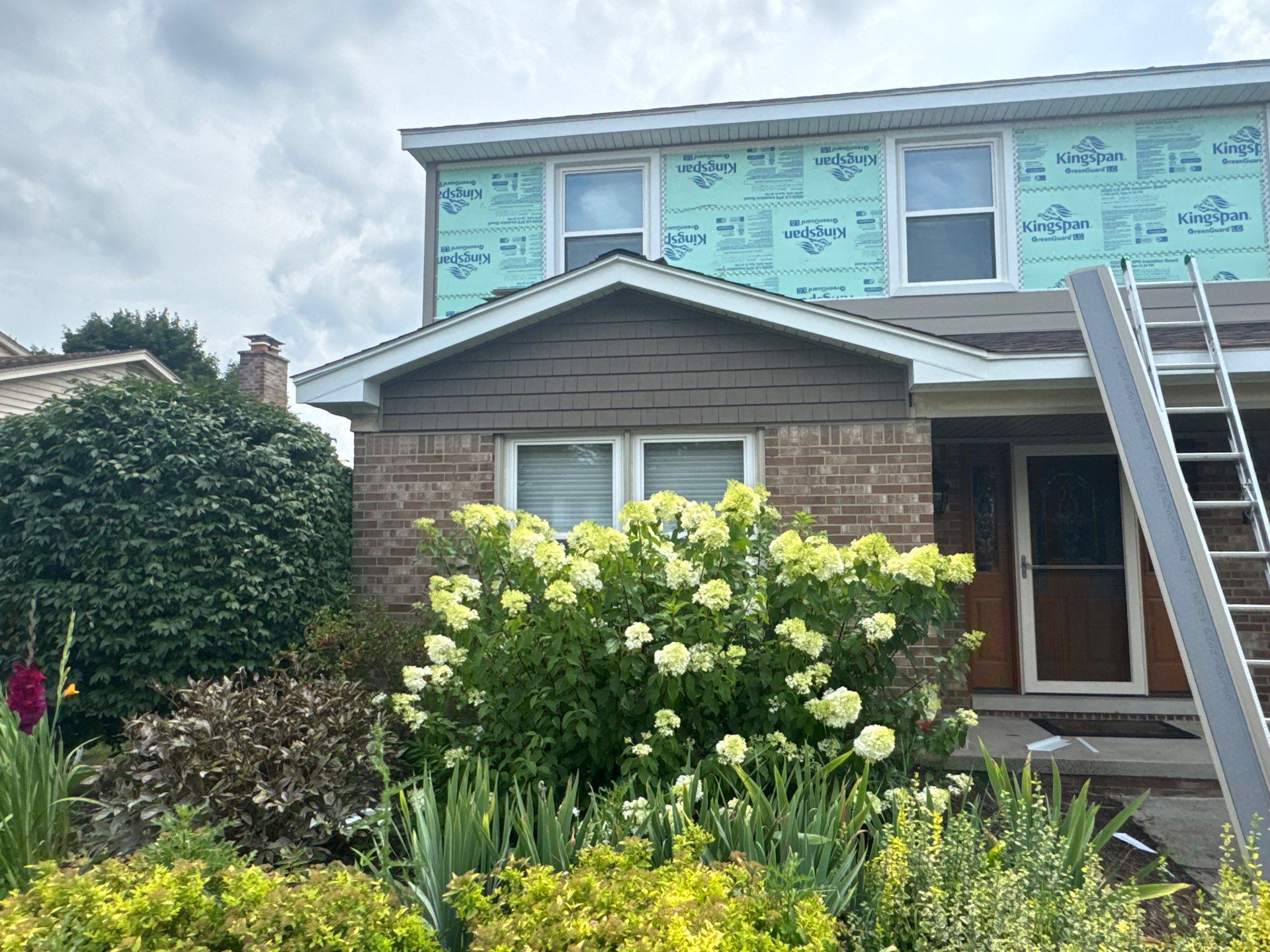 Siding Replacement using Alside S7 Cedar Mill Grain Pebble by 180 Contractors