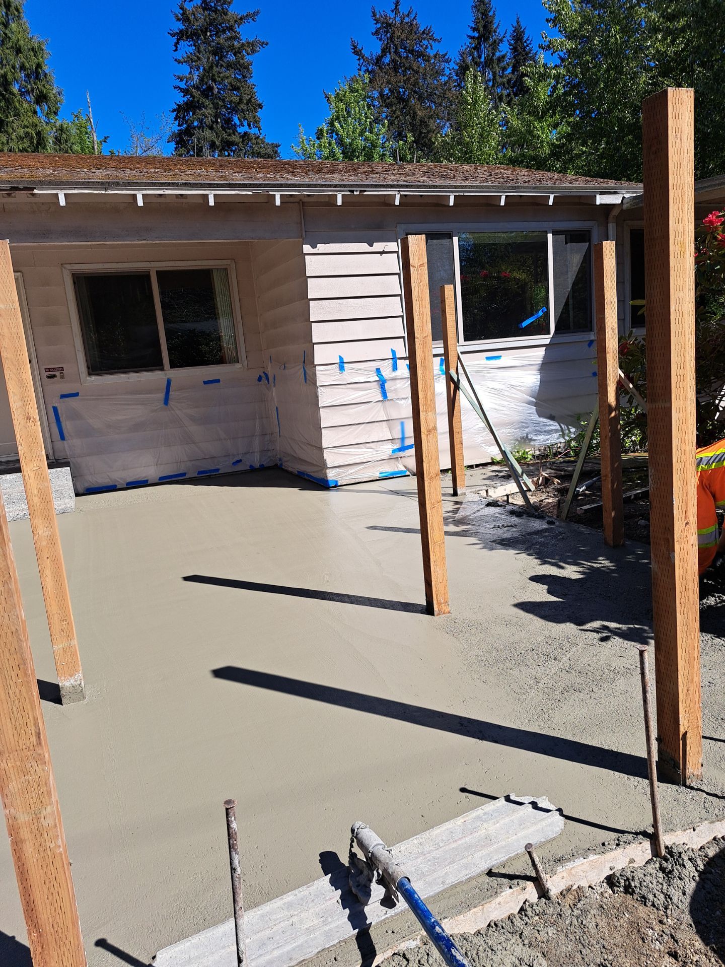 Modern Entry Fence by Jireh Asphalt & Concrete Inc 