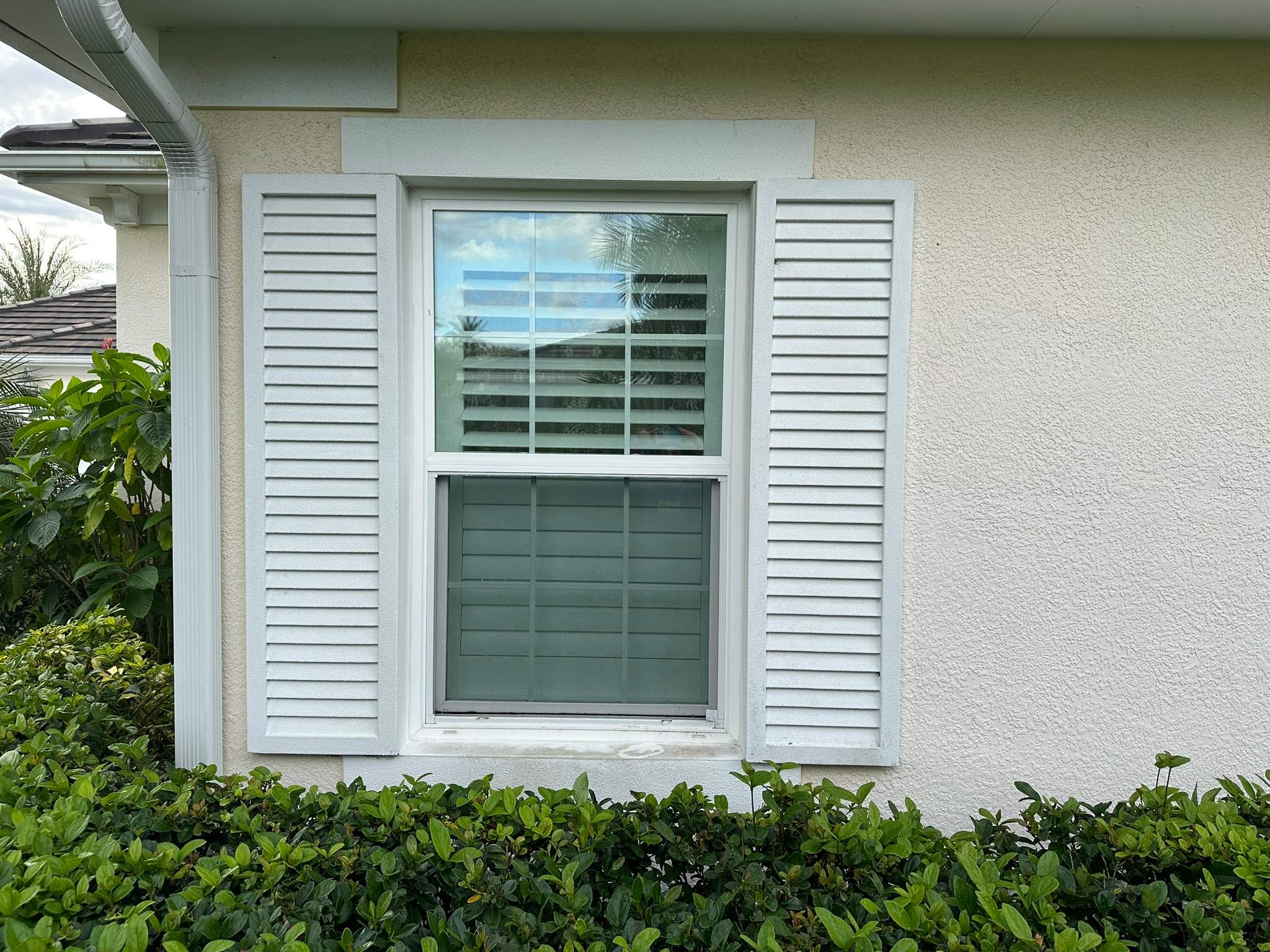 House Wash & Pool Screen Enclosure Cleaning in Winding River Community, Bradenton, FL | Sunshine AquaWash by Sunshine AquaWash