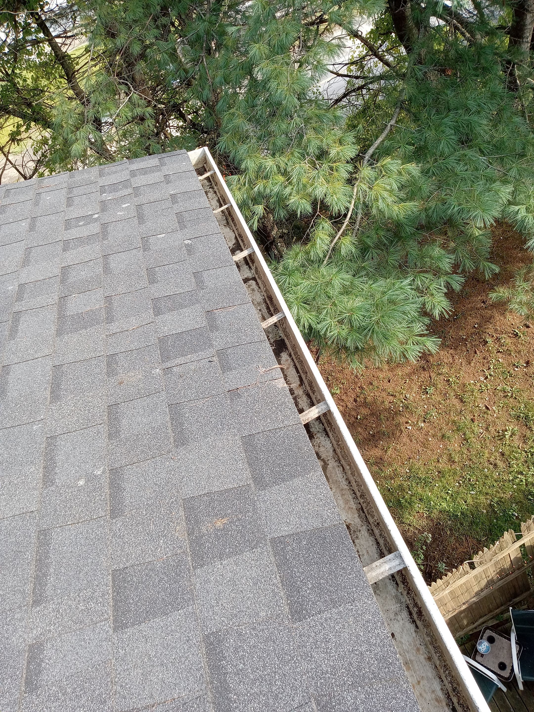 Commercial gutter cleaning Burlington after photo with clean gutters