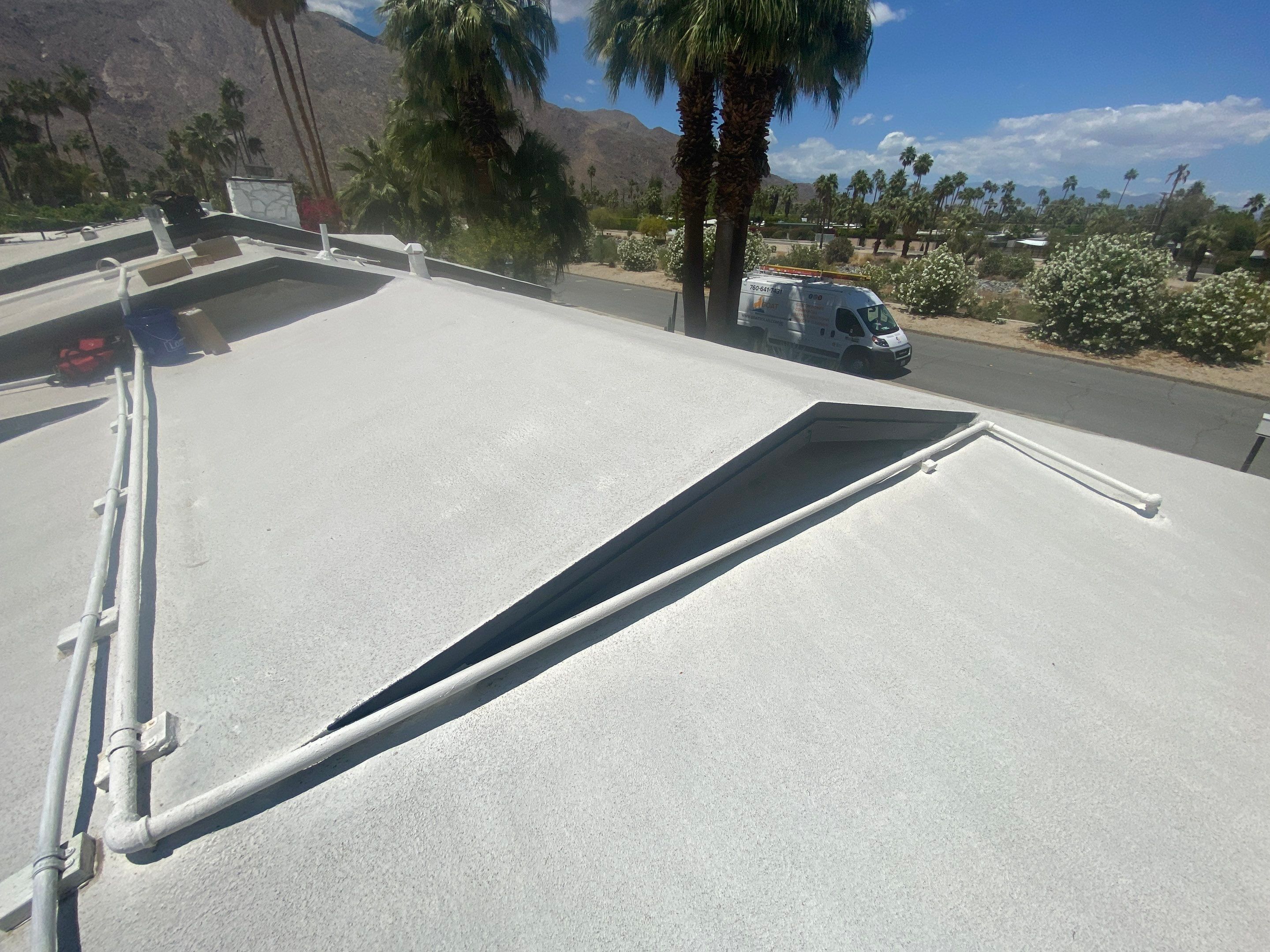 Palm Springs: Mid-Century Home by Goat Solar Inc. 