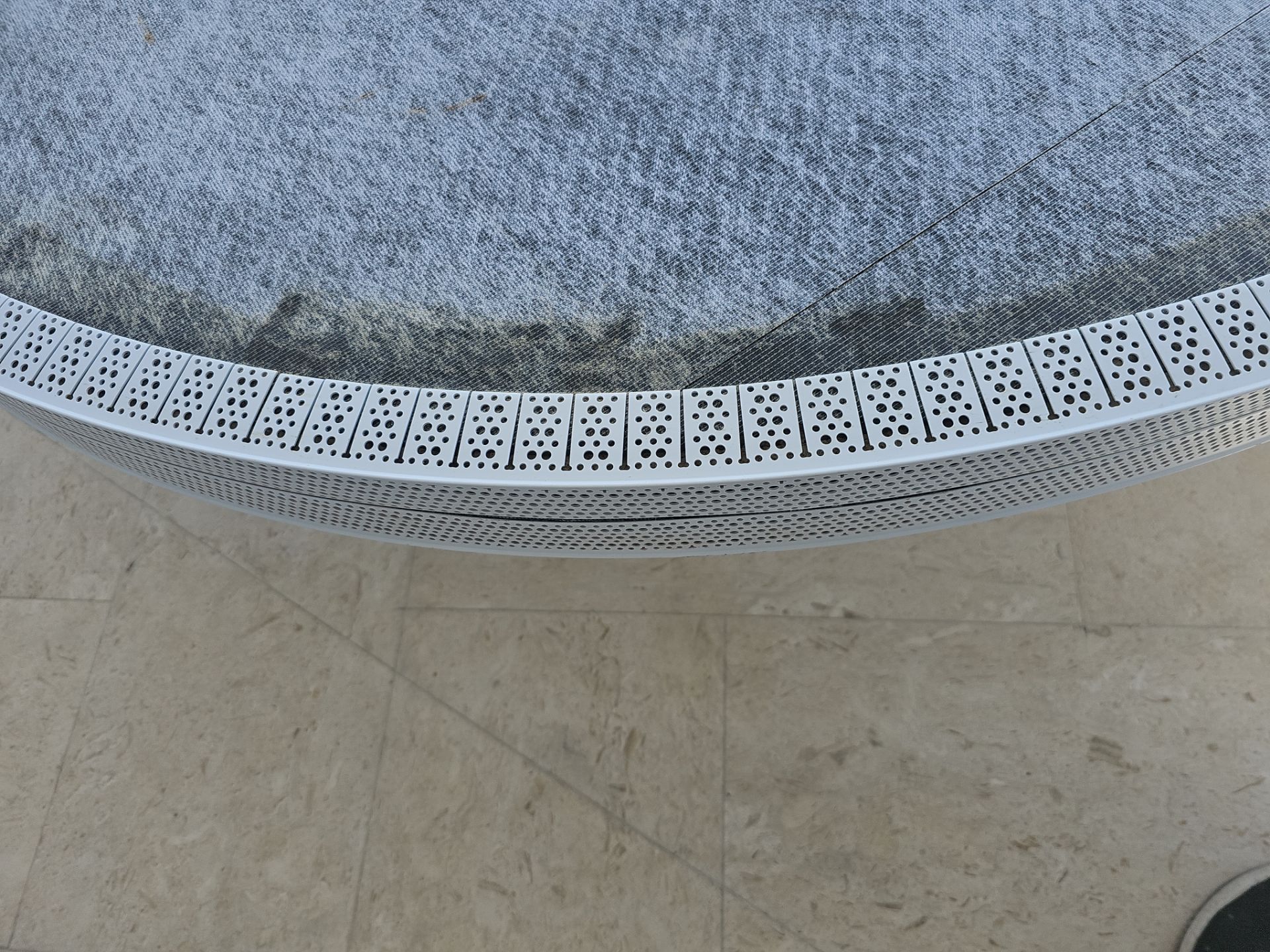 Microtopping over Furniture by Seamless Surfaces