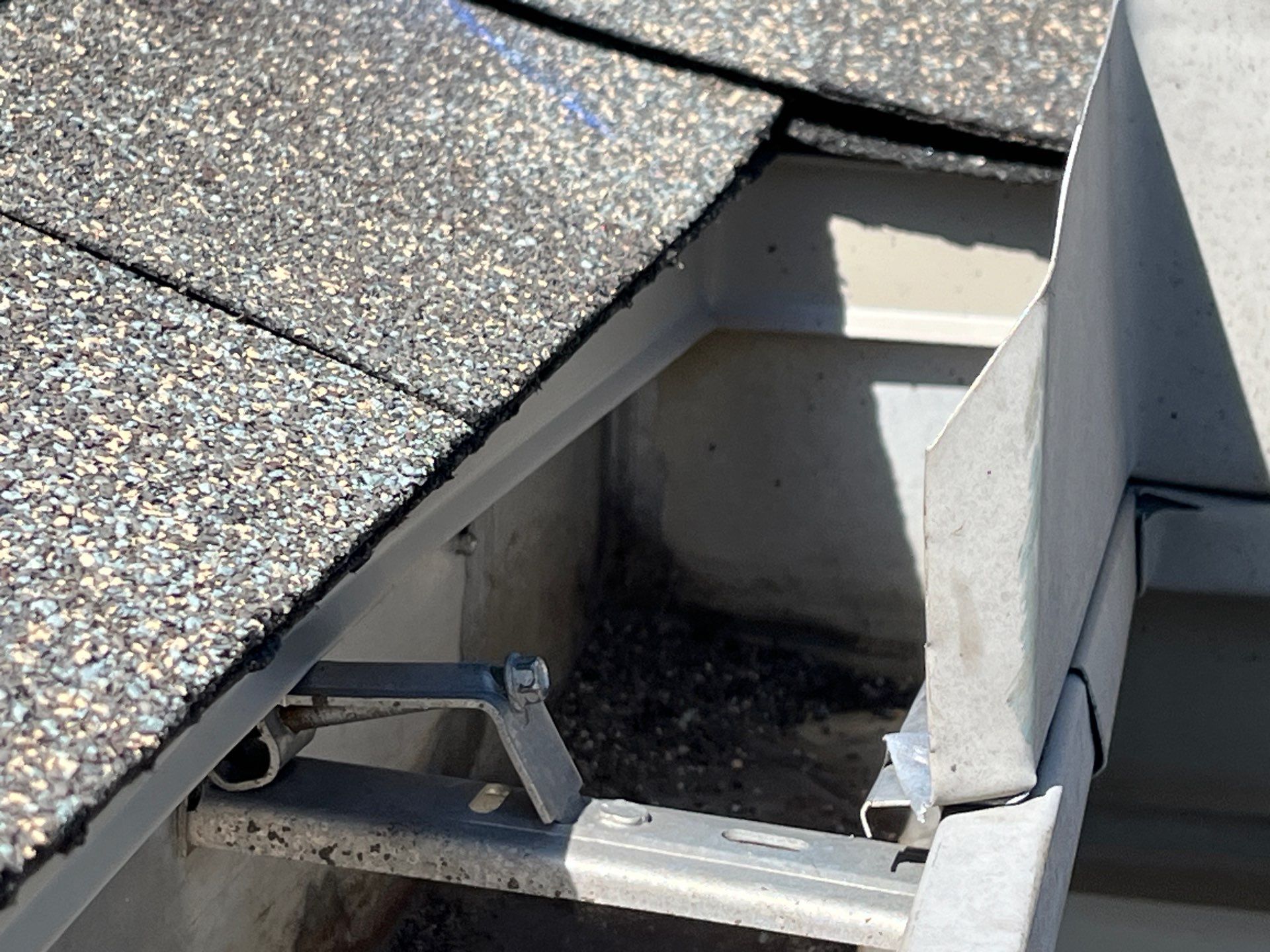 Residential Roofing Installation using CertainTeed Landmark Weathered Wood by Nitro Roofing and Construction