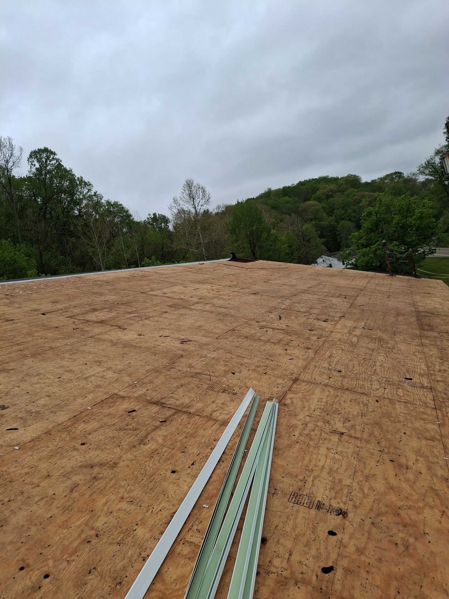 Commercial Roofing Installation using GAF Timberline HDZ Barkwood by Rainstoppers Roofing