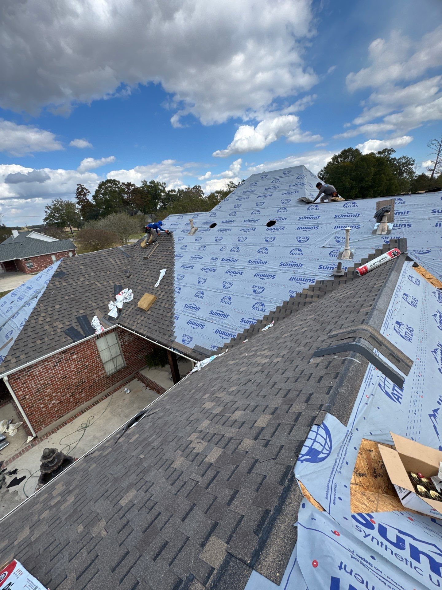 Atlas Pinnacle Pristine Weathered Shadow w Hi profile Ridge Cap by Top Team Roofing & Construction