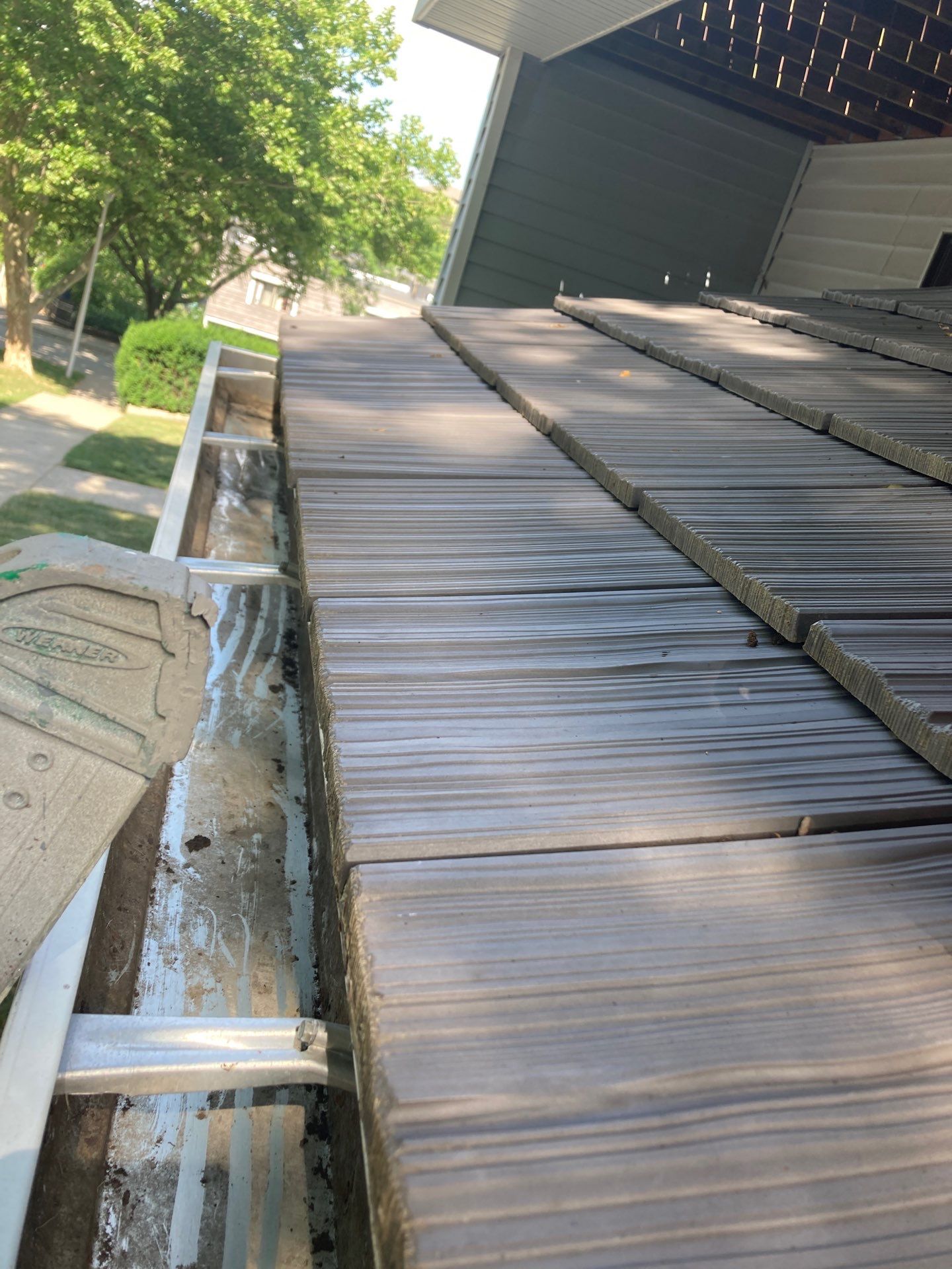 Commercial gutter cleaning Massachusetts after photo with clean gutters