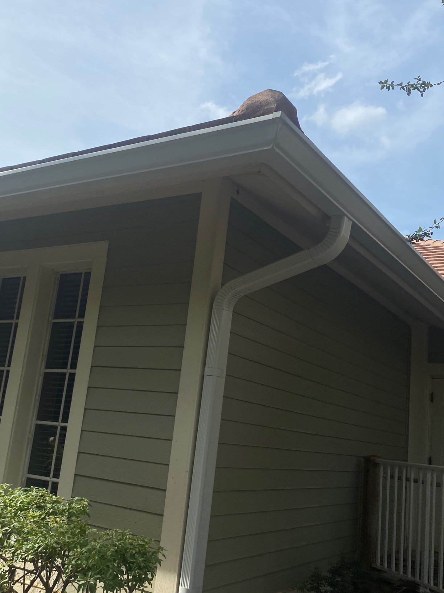 7-Inch Smooth Box Seamless Gutters using smooth box gutters in Fort Myers FL by Gutter Professors