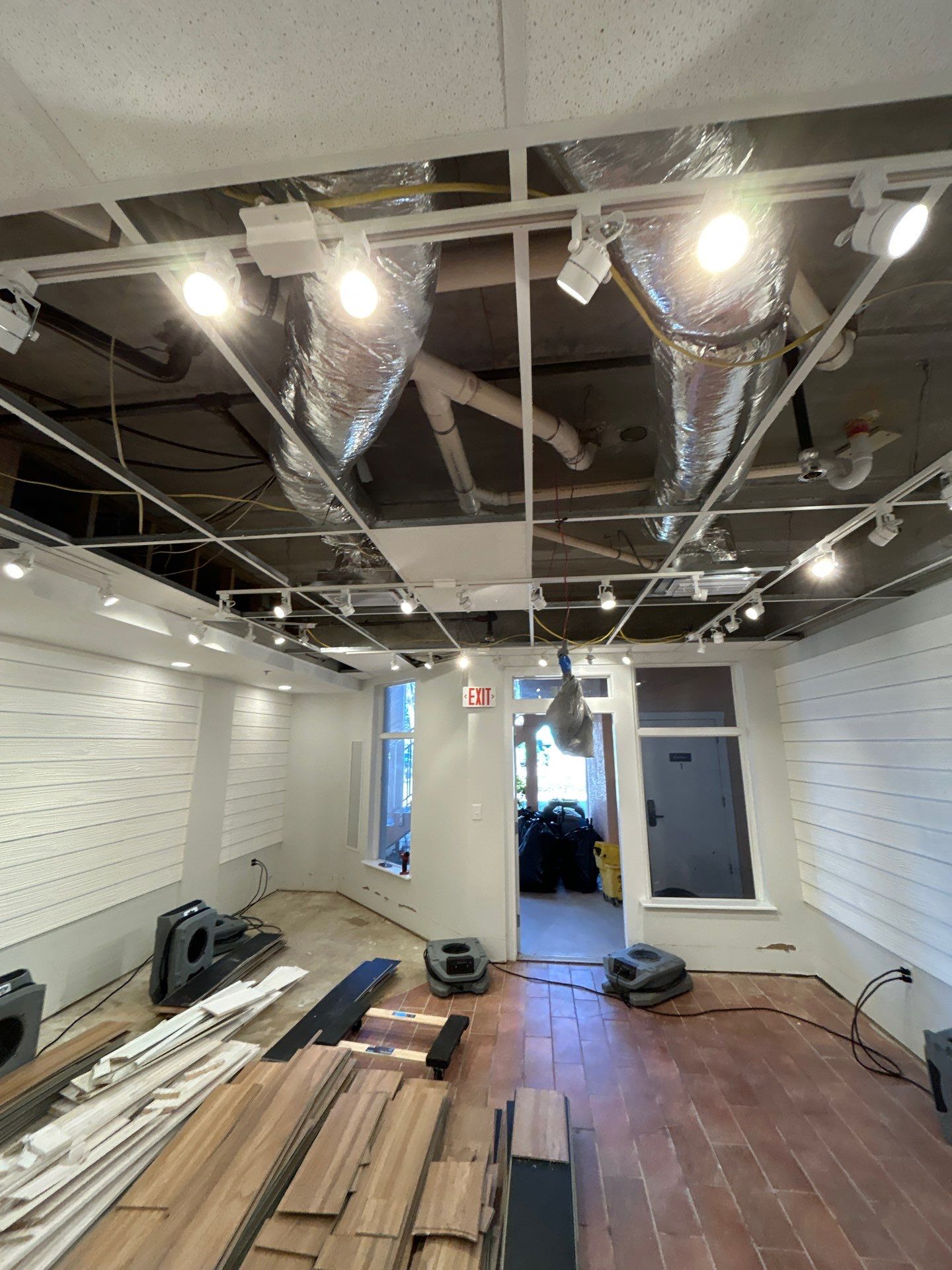 Water Damage Extraction by Ampm Restoration Services