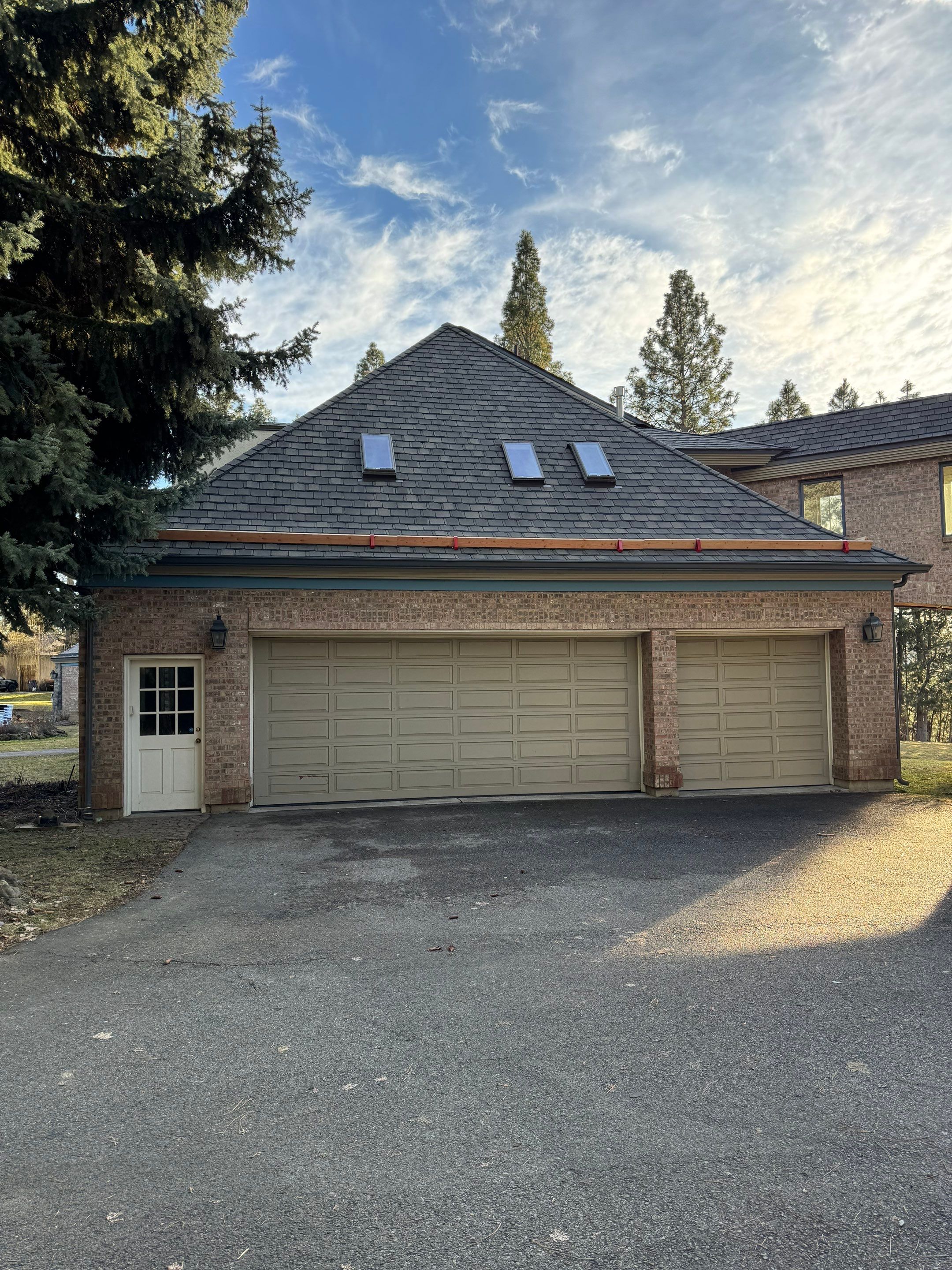 New CertainTeed Grand Manor roof installed in Spokane, WA by Alpine Roofing on Verona Lane. Weathered Wood shingles enhance curb appeal and protect against harsh weather.