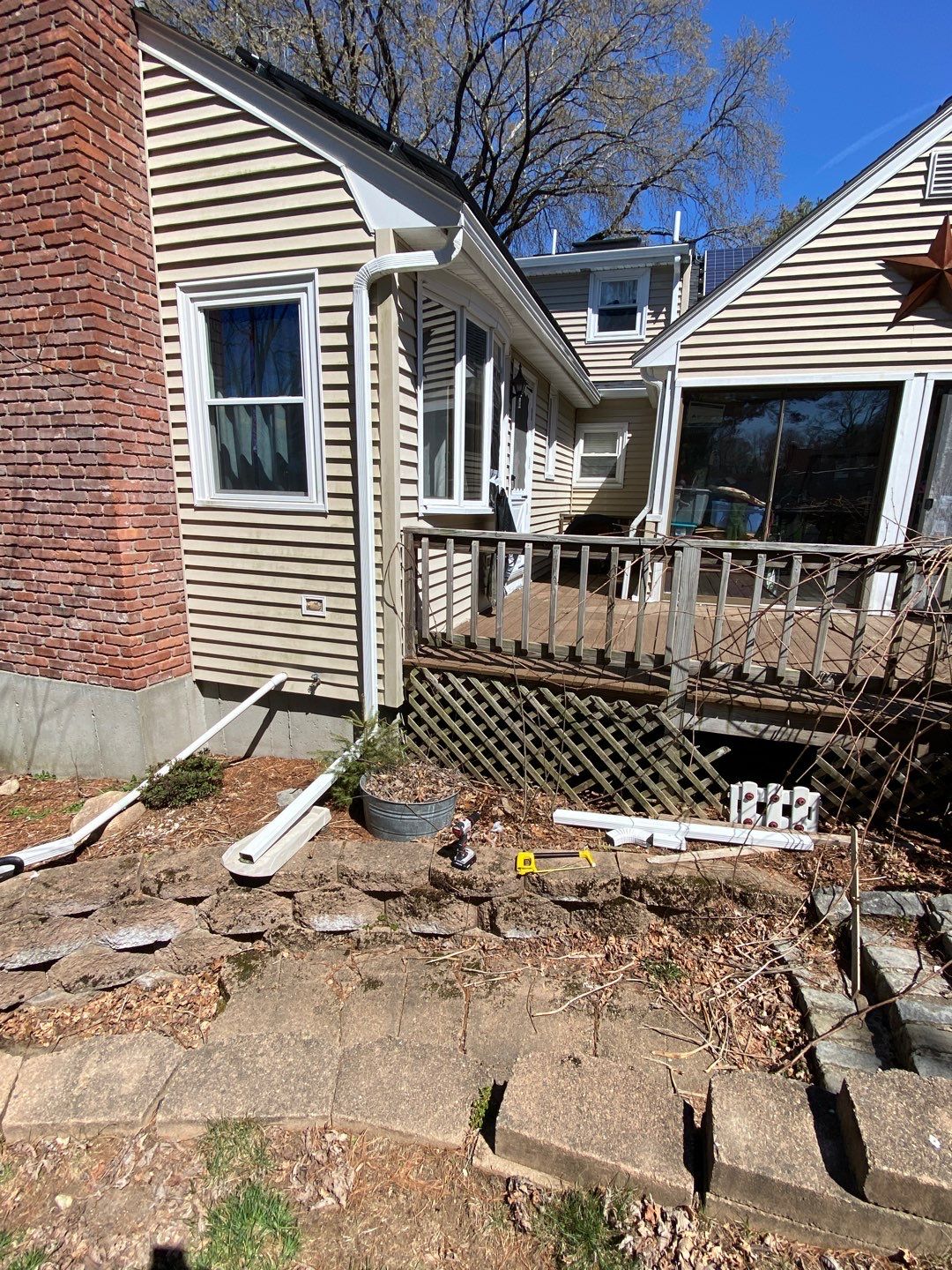 Seamless Aluminum Gutter with Hover Single Screen Continuous Hangers in Franklin, MA by Gutter Pro Enterprises