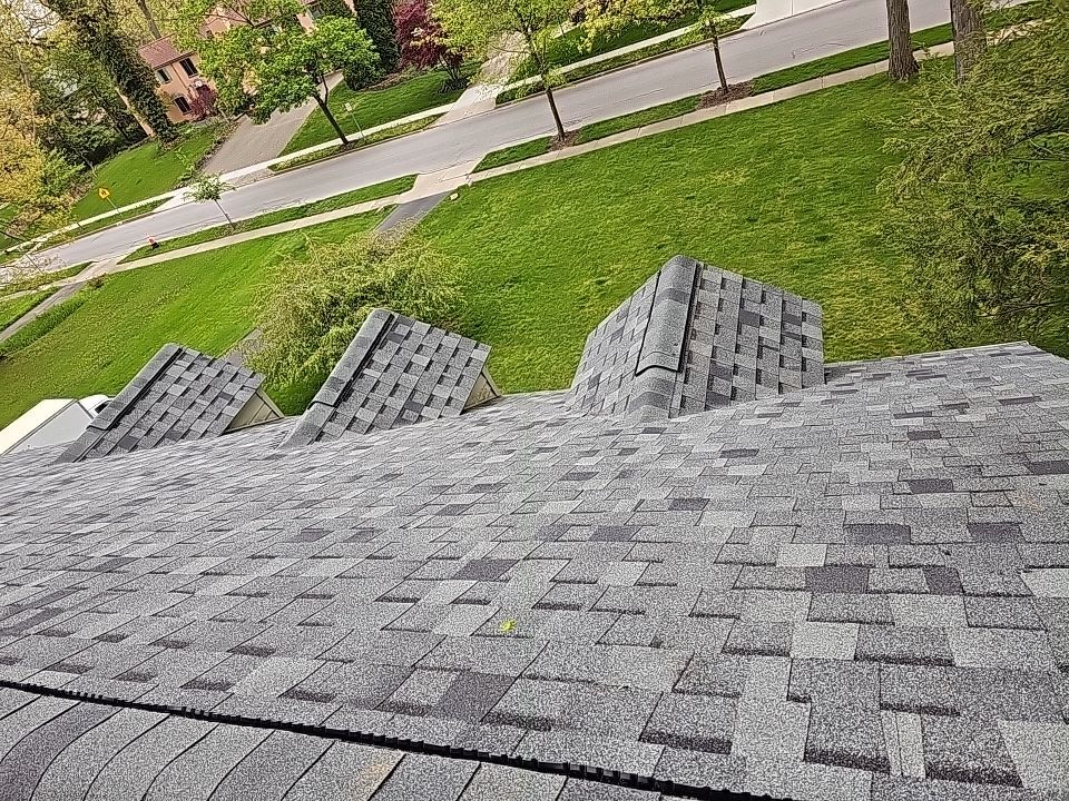 ATLAS PINNACLE COLOR: HEARTHSTONE DRIP EDGE: WHITE by Eagle Eye Roofing