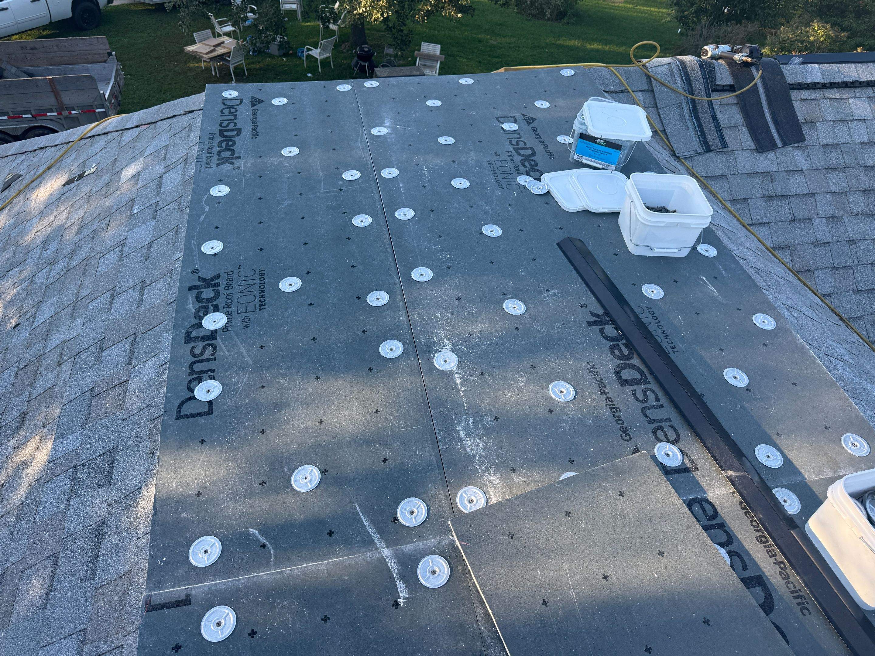 Asphalt Shingle and EPDM Membrane Roof Installation in Mineola by Star Home