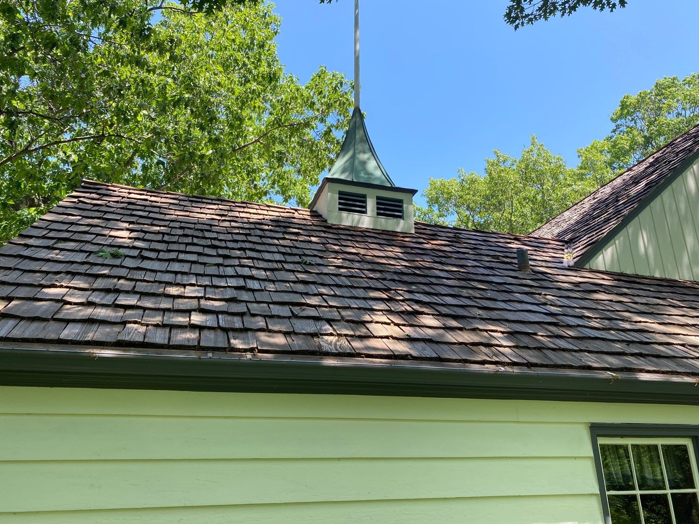 Brava Shake Roof Installation with Aluminum Gutters by Custom Installations