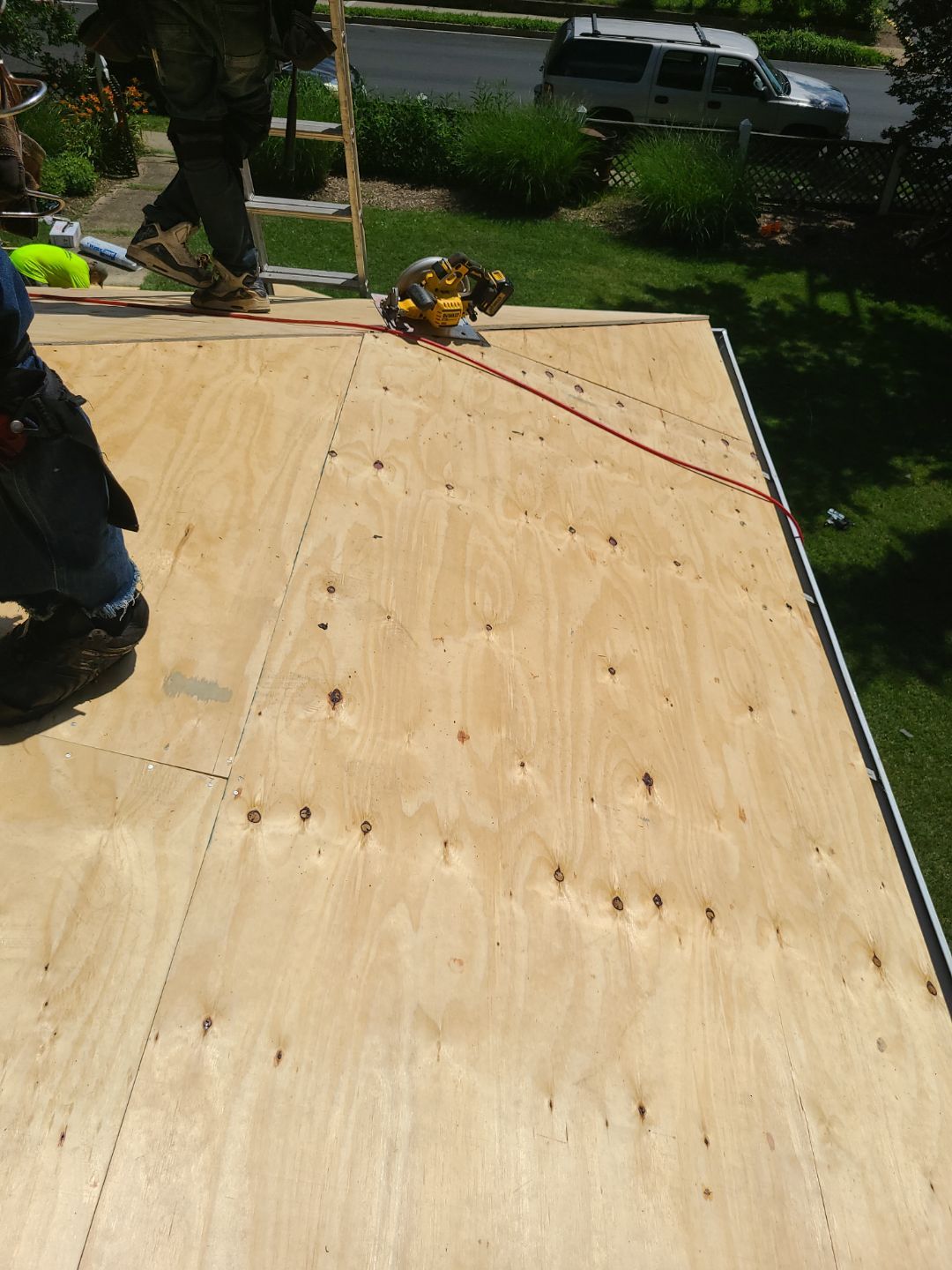 Arlington: CertainTeed Landmark Designer Shingles in Moire Black by RM Banning, Inc.