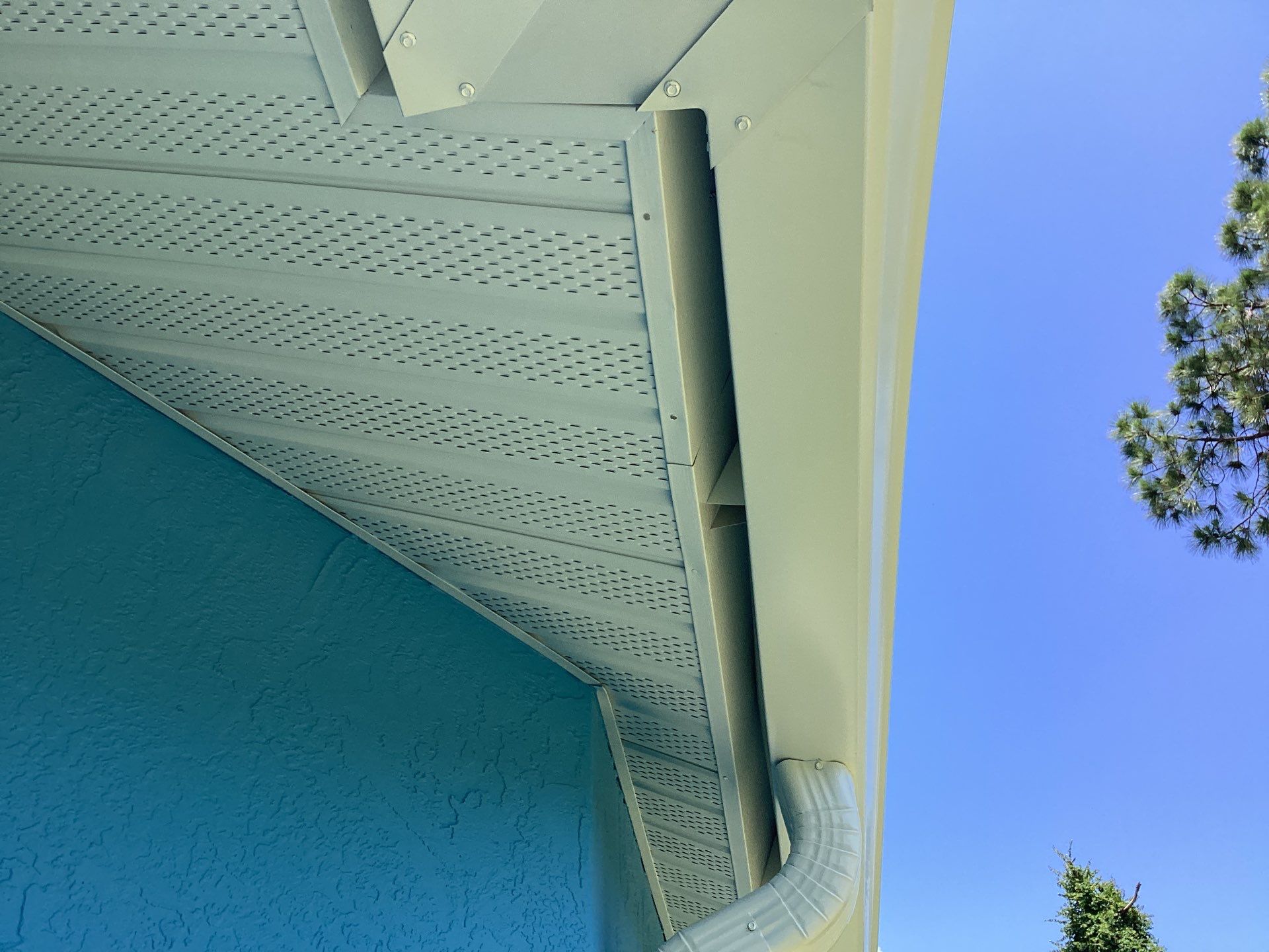 White K-Style Gutters in Fort Myers FL by Gutter Professor by Gutter Professors