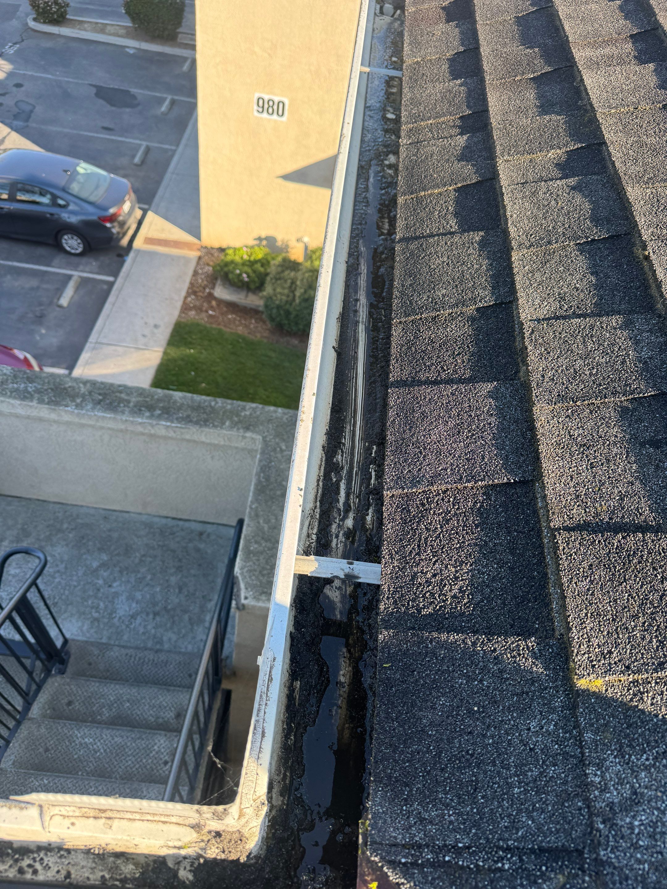 Commercial gutter cleaning Georgia after photo with clean gutters