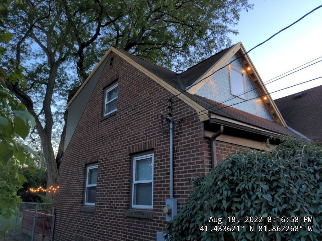 Residential Roofing Installation using Certainteed Belmont shingle by Absolute Roofing and Construction