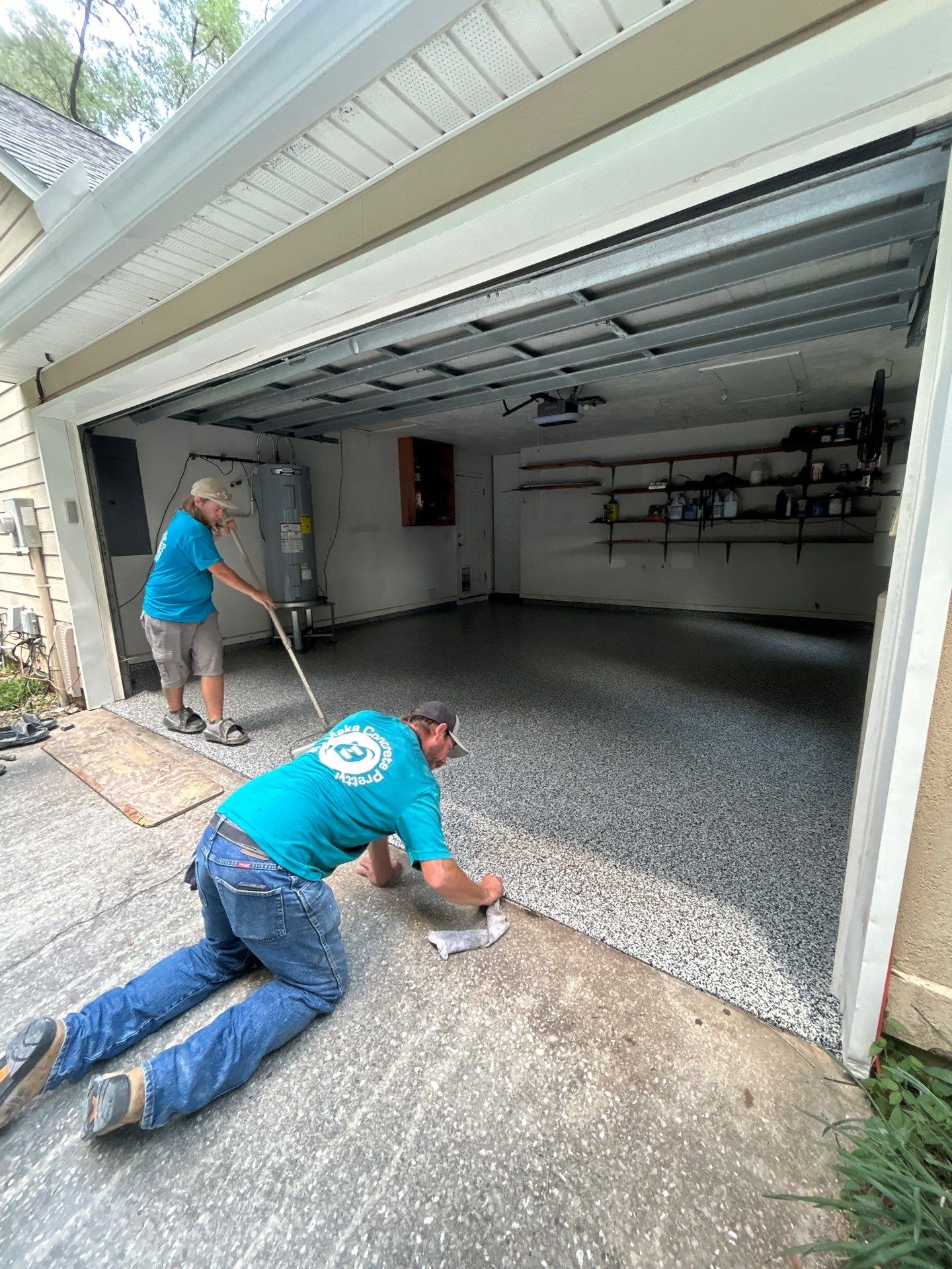 This home’s garage floor before and after is like DAY and NIGHT 🌙 by Deese Elite Concrete Coatings