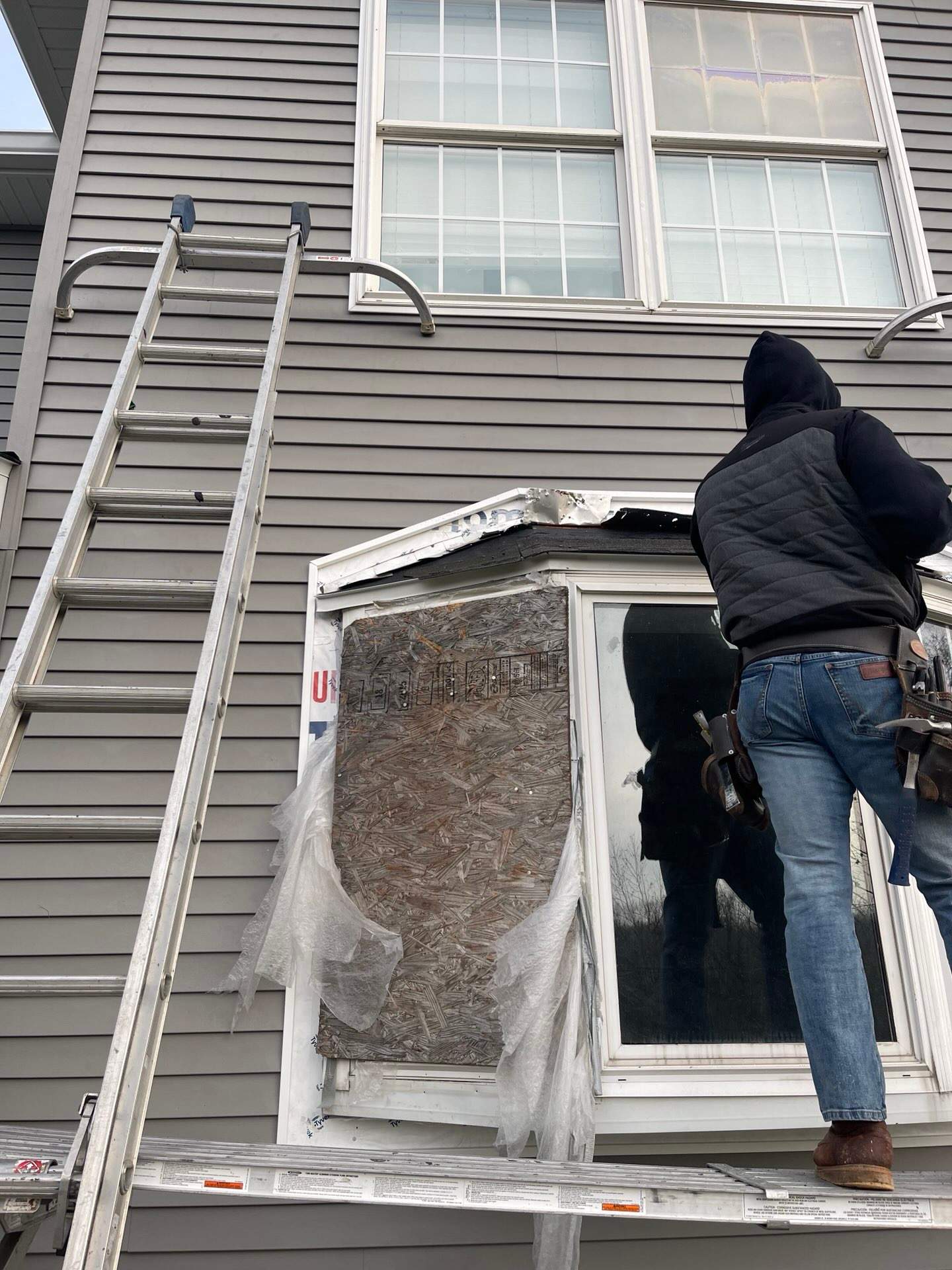 Exterior & Window Installation using CertainTeed Mainstreet & ViWinTech Windows by Koontz Construction