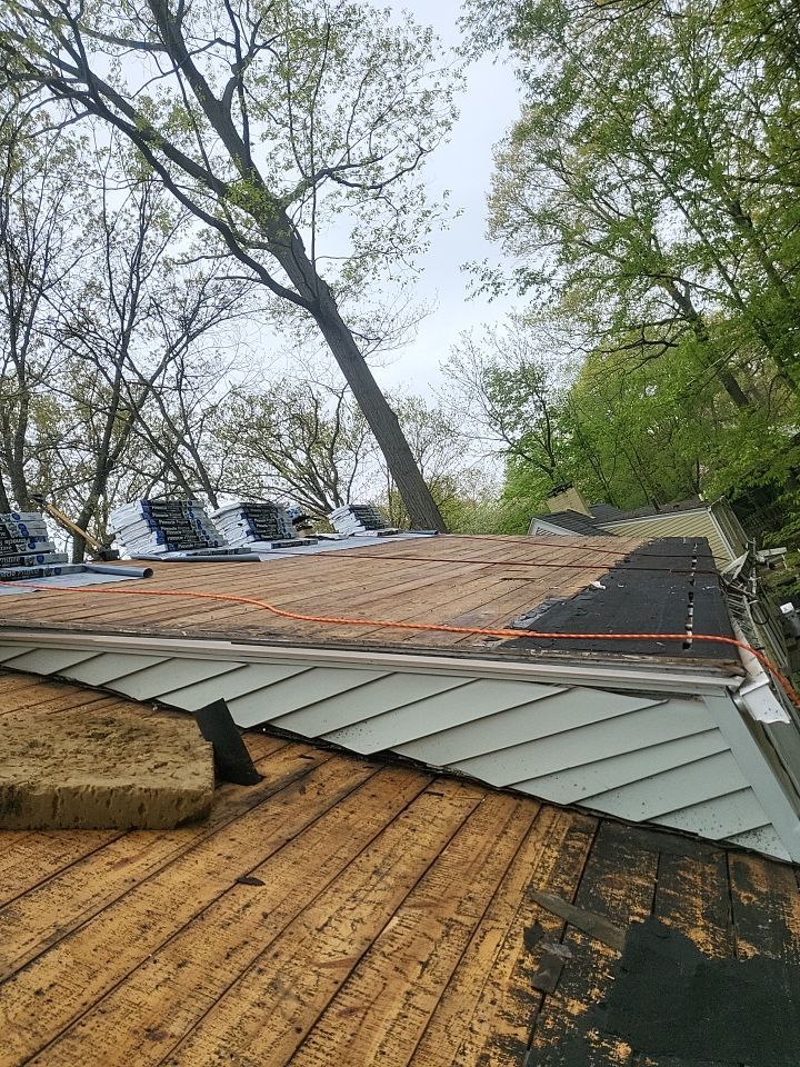 ATLAS PINNACLE COLOR: HEARTHSTONE DRIP EDGE: WHITE by Eagle Eye Roofing