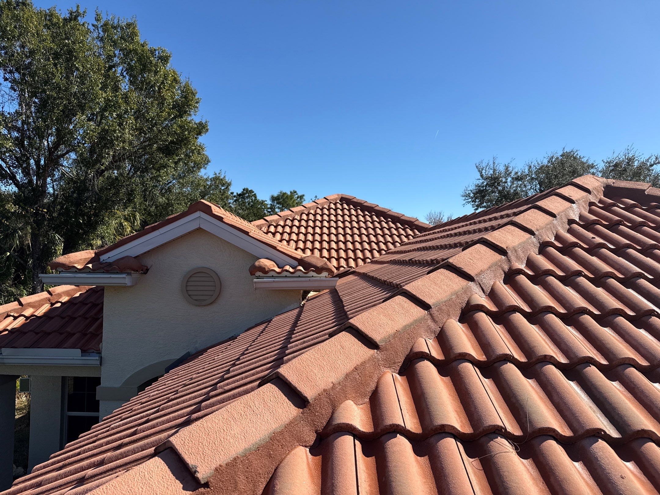 Barrel Tile Roof Cleaning in Tara – Bradenton, FL by Sunshine AquaWash