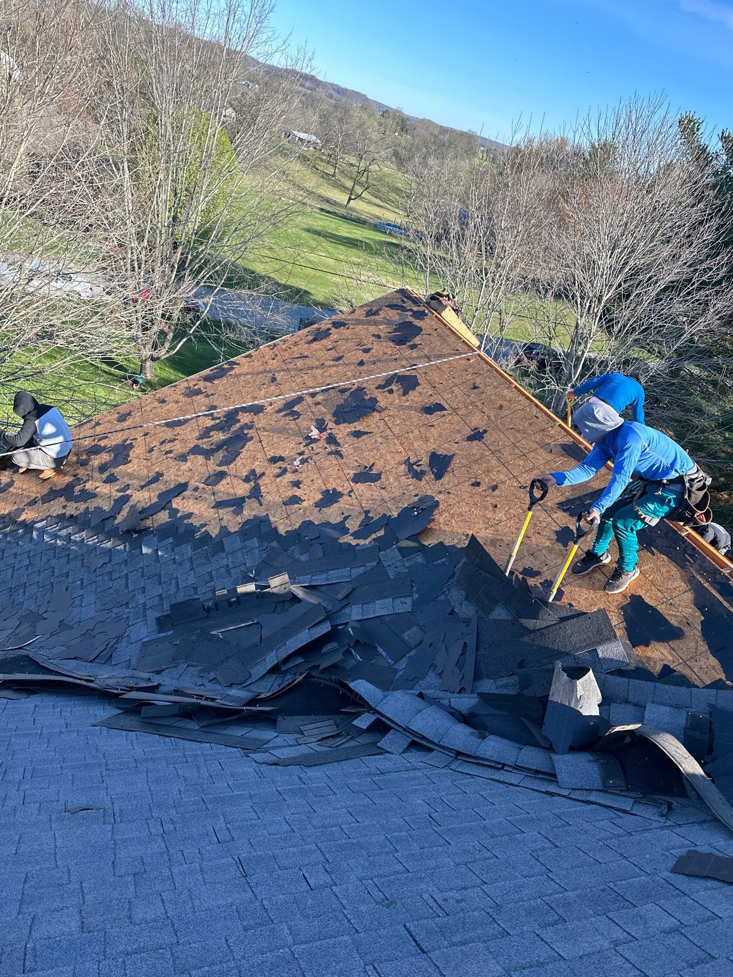 Residential Roofing Installation using GAF Timberline HDZ Charcoal by Undersun Roofing 