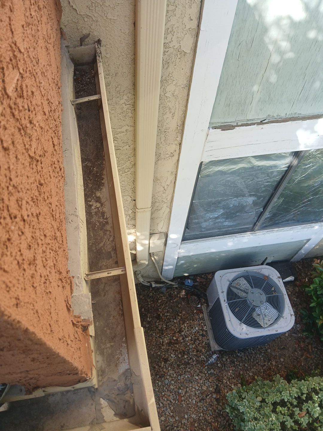 HOA gutter cleaning after photo Ontario, CA.