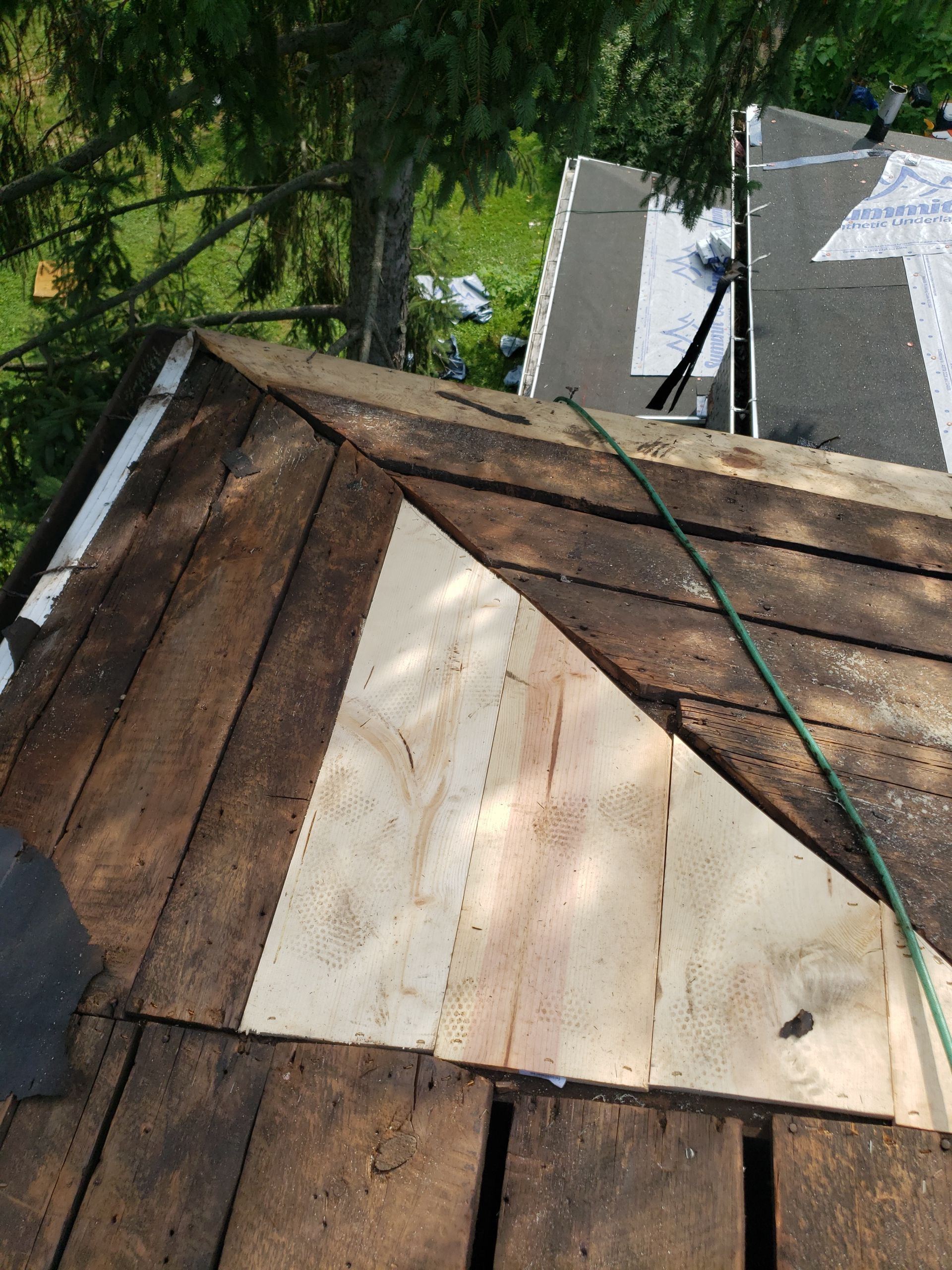 ATLAS PINNACLE COLOR: MAJESTIC SHAKE DRIP EDGE: WHITE by Eagle Eye Roofing