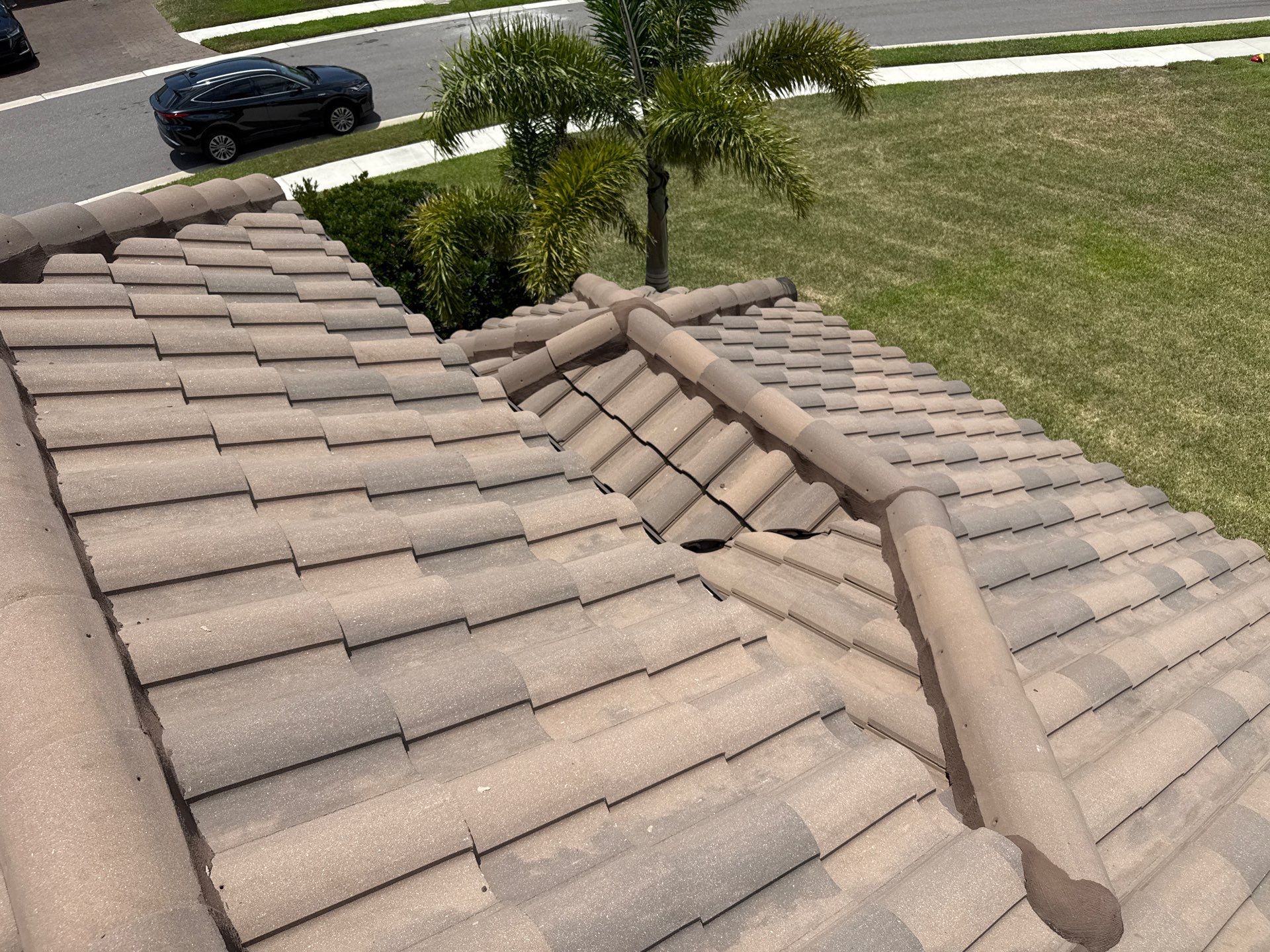 Concrete Tile Roof, Paver Driveway & Lanai Cleaning – Artisan Lakes Esplanade, Palmetto, FL by Sunshine AquaWash