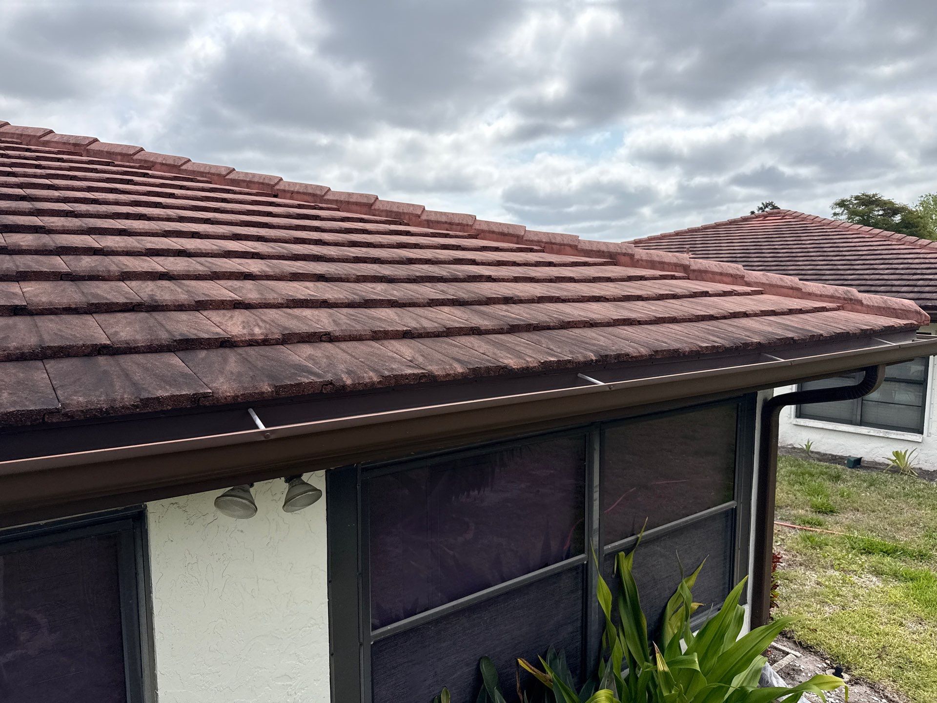 Tile Roof Cleaning – Vivenda at Bradenton I (Same-Day Service & Facebook Review) by Sunshine AquaWash