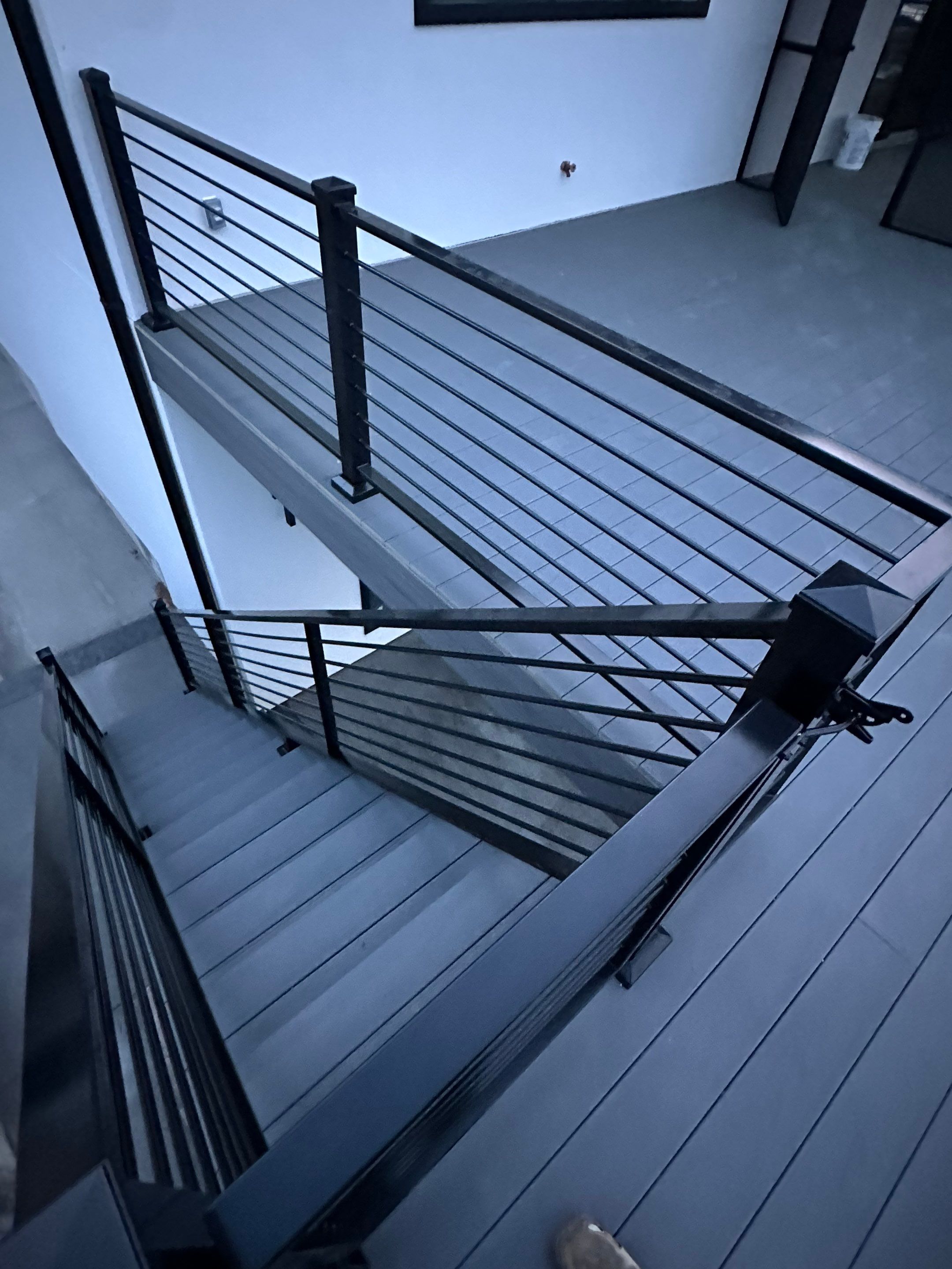 Residential Railing using Horizontal Rail by Edge Rail And Screen