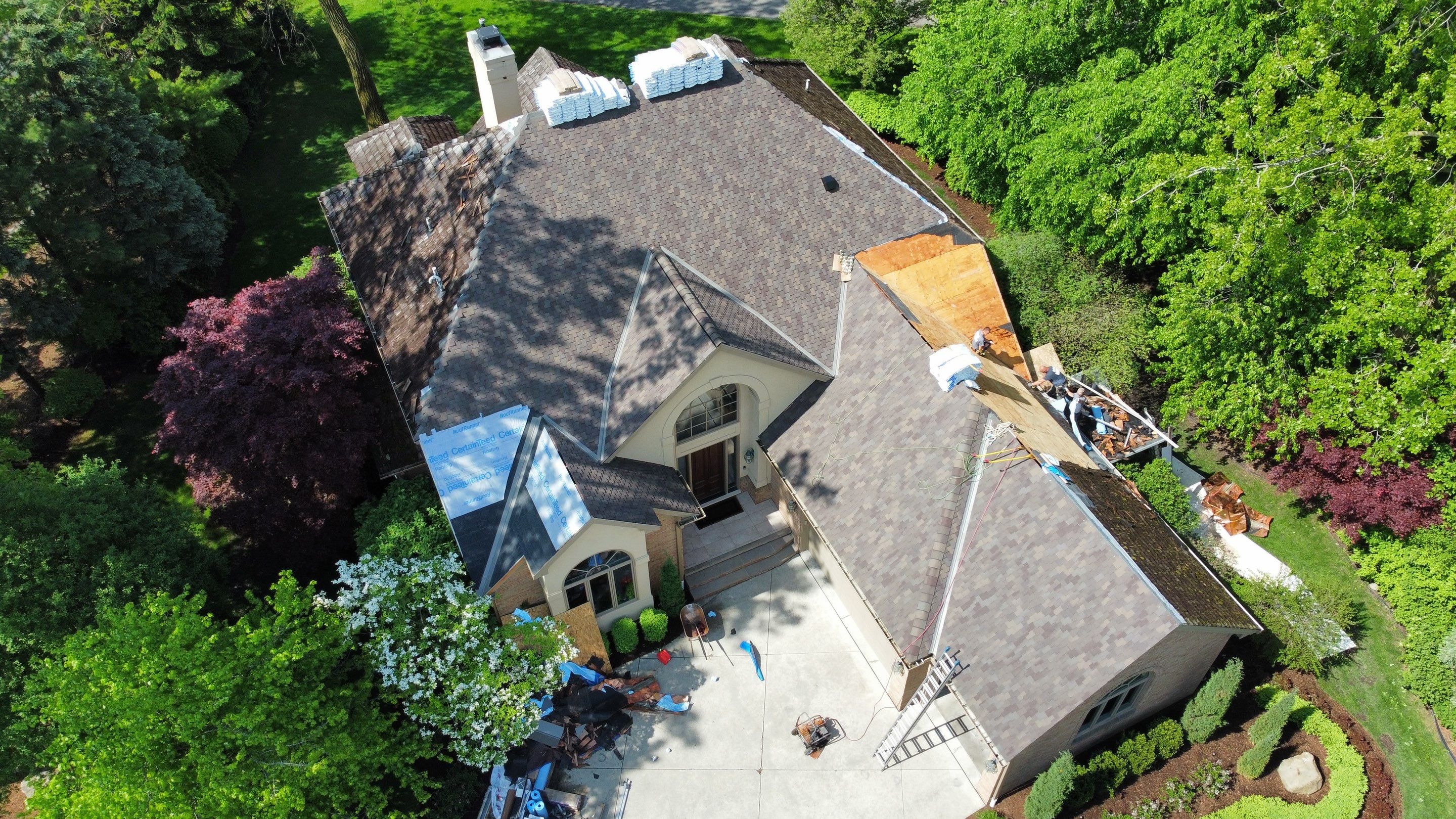 Roof Replacement - Private Residence   by Bloomfield Construction & Restoration